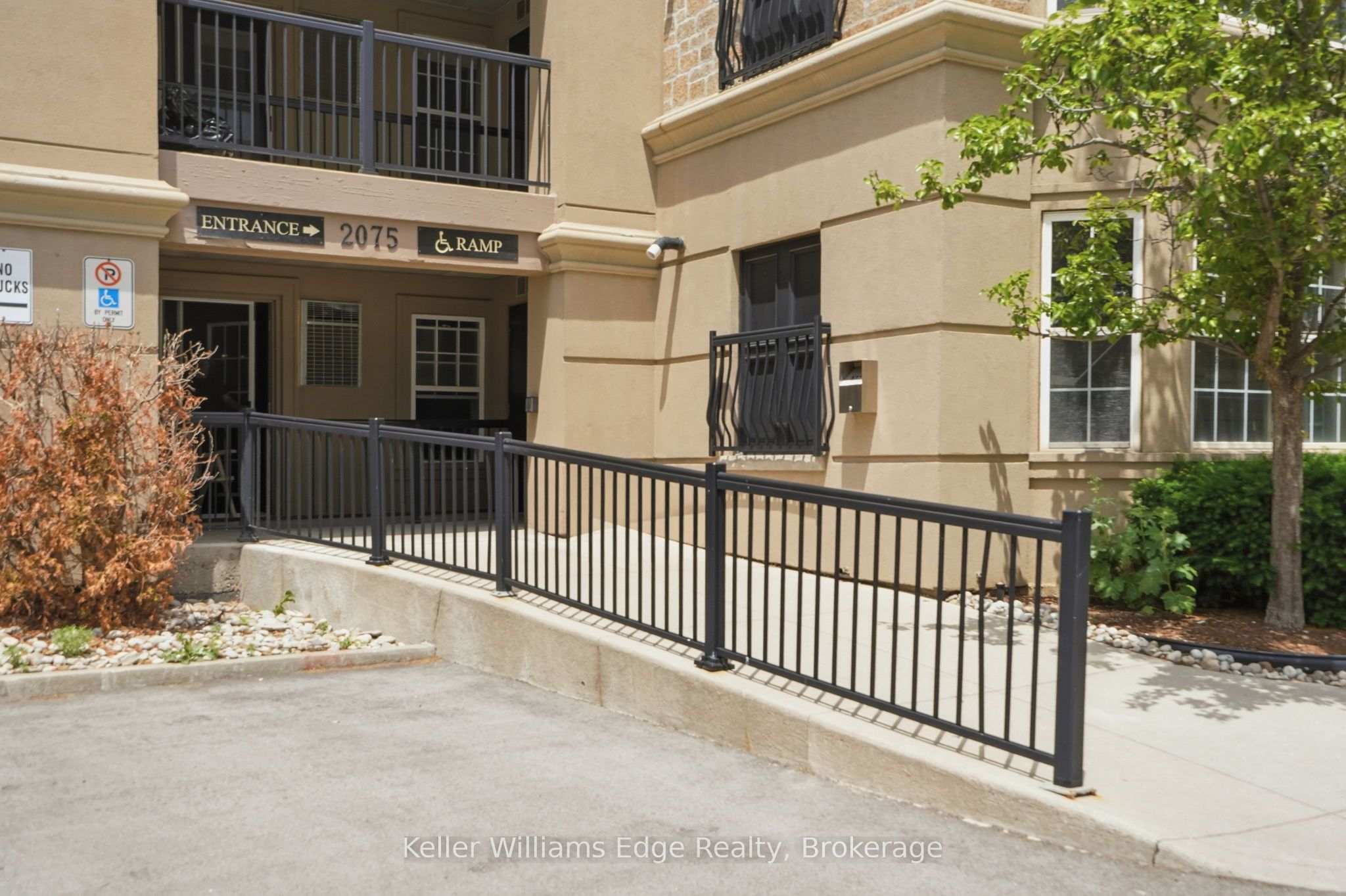 2075 Appleby Line 406 Property Photo 3
