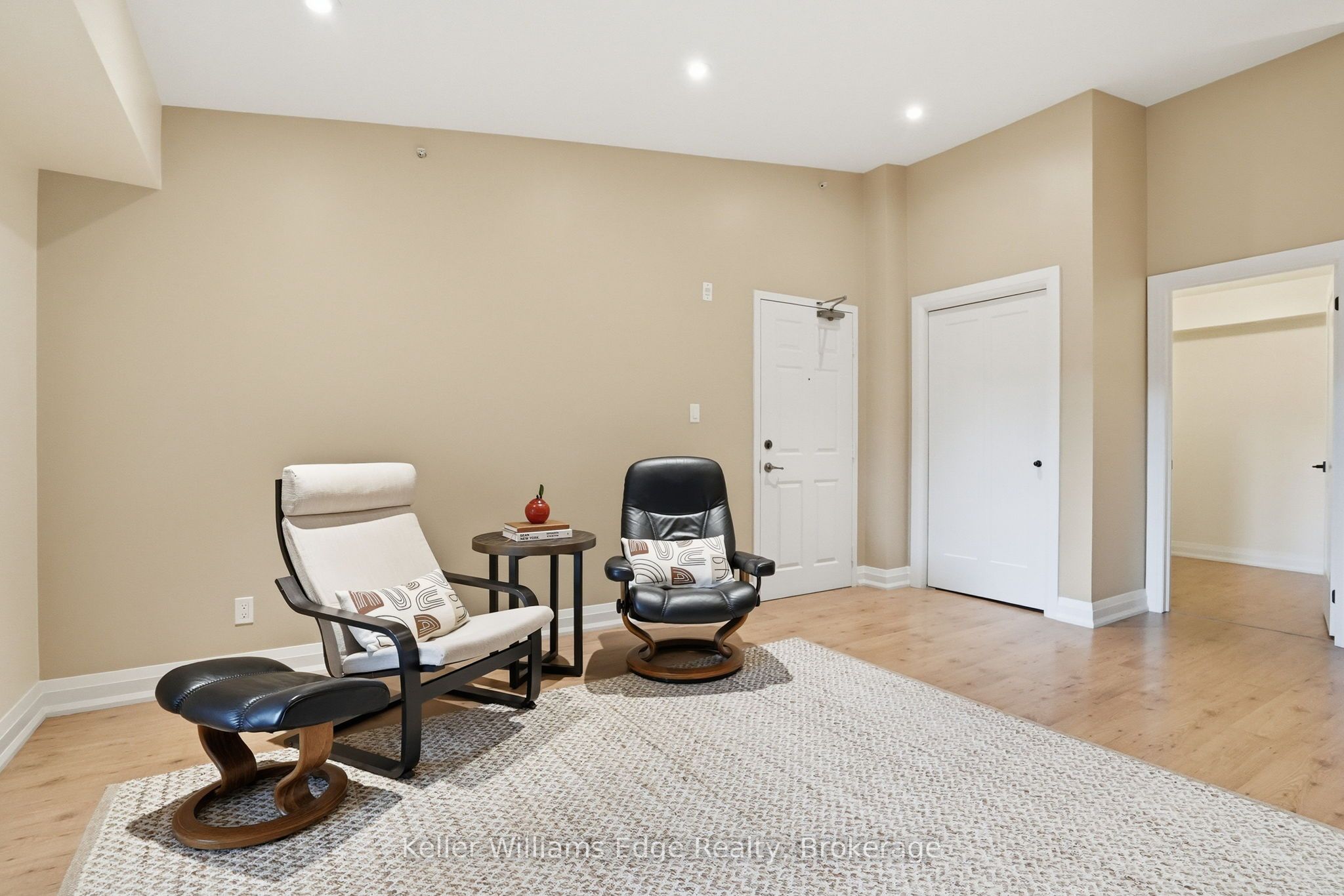 2075 Appleby Line 406 Property Photo 7