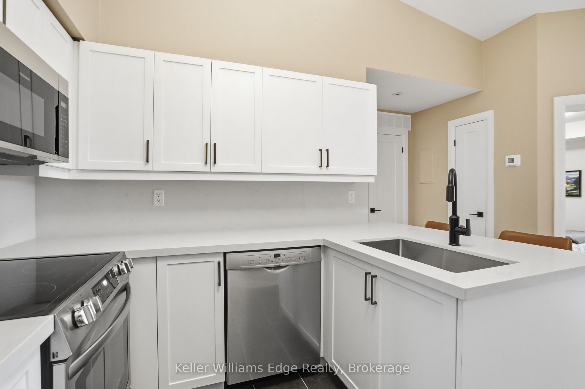 2075 Appleby Line 406 Property Photo 12