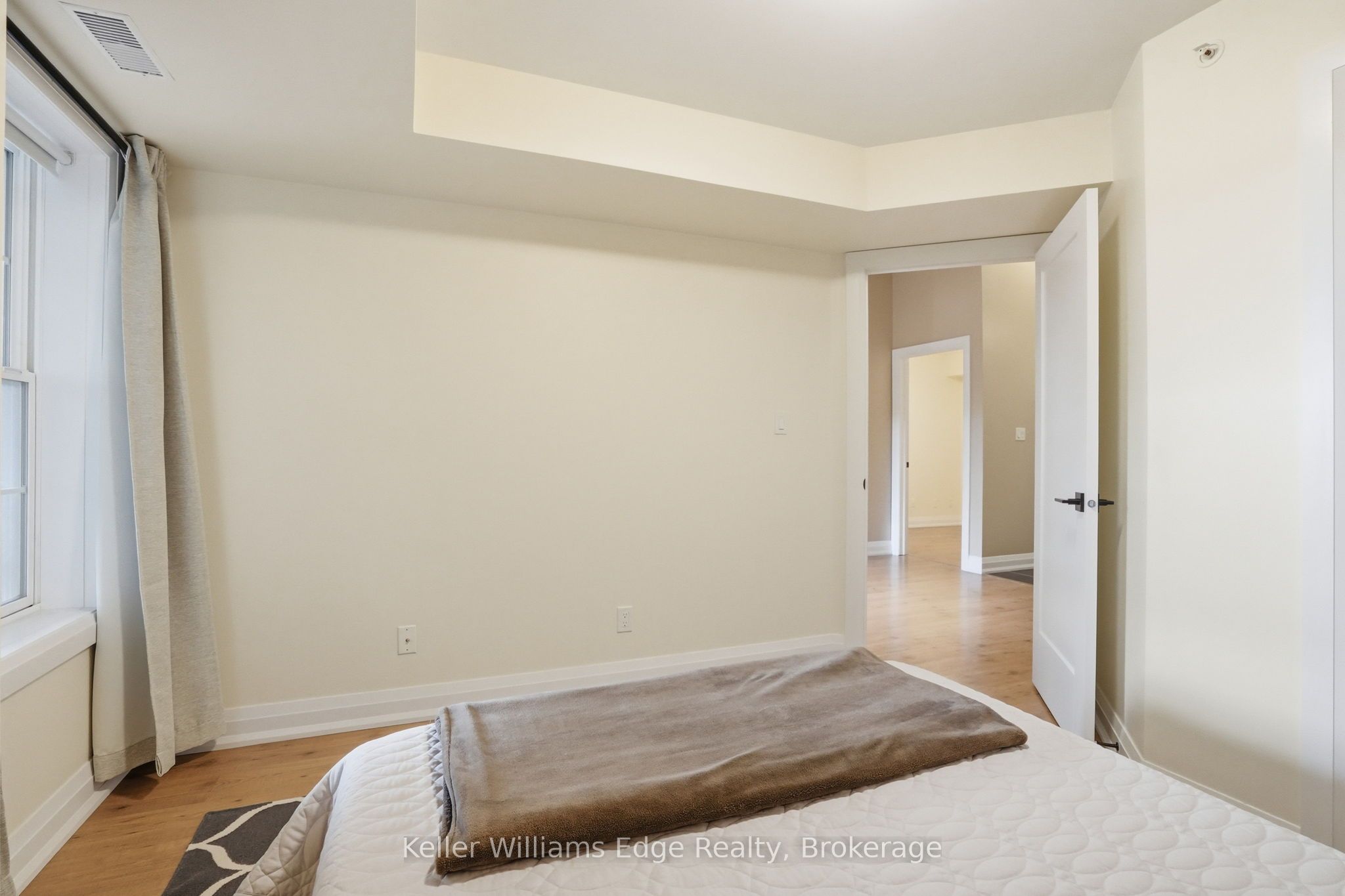 2075 Appleby Line 406 Property Photo 14
