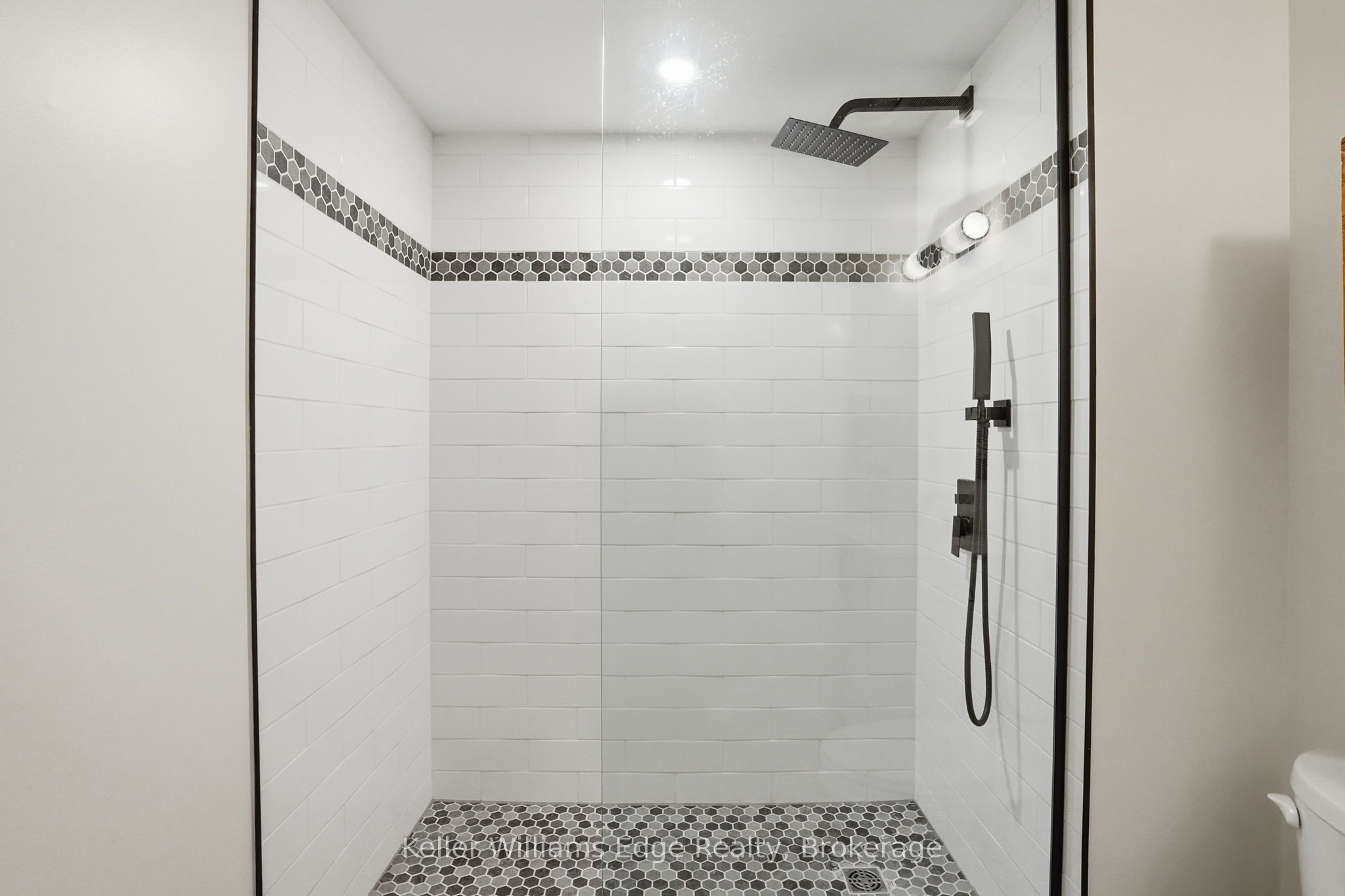 2075 Appleby Line 406 Property Photo 17