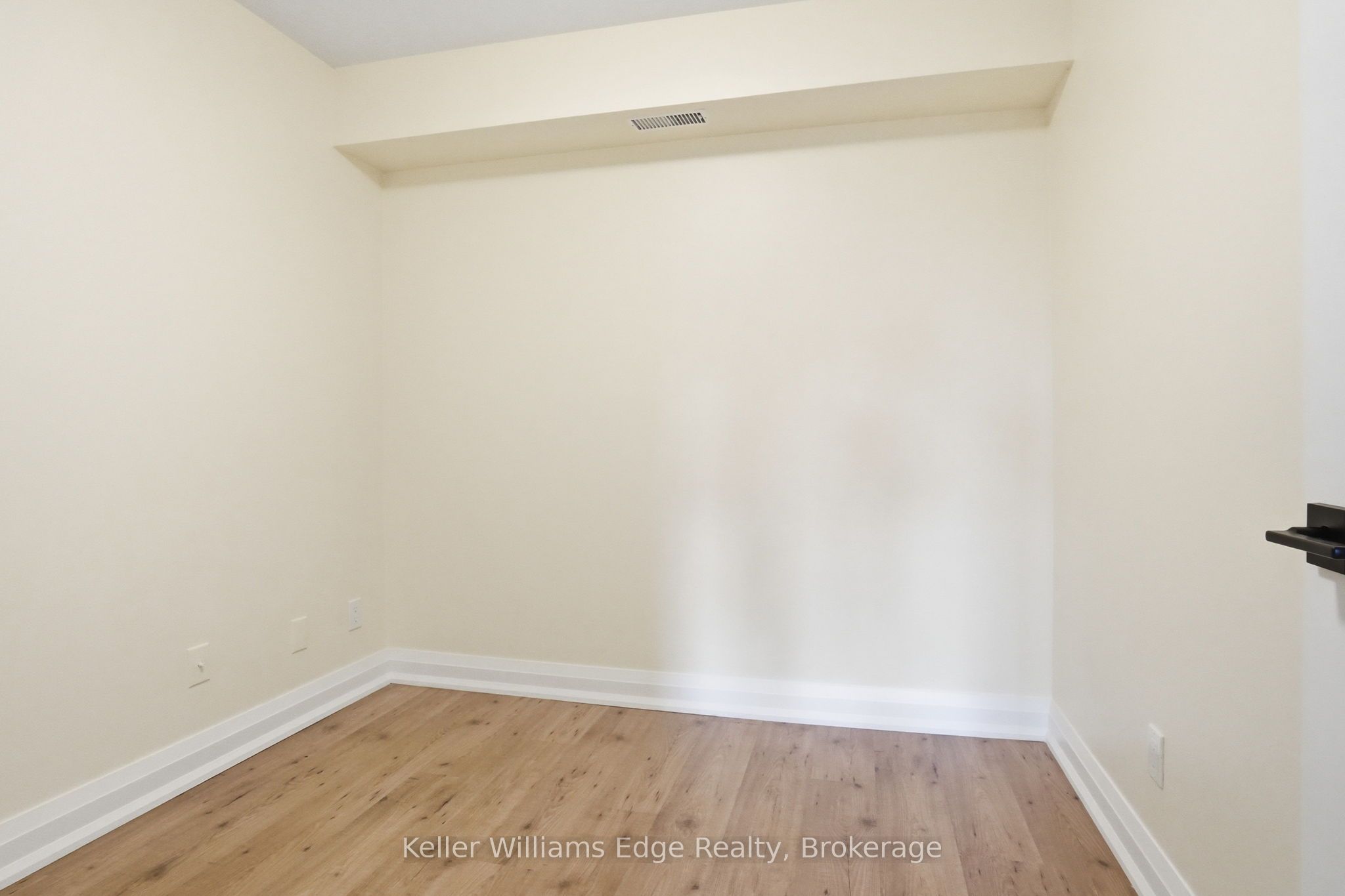 2075 Appleby Line 406 Property Photo 19