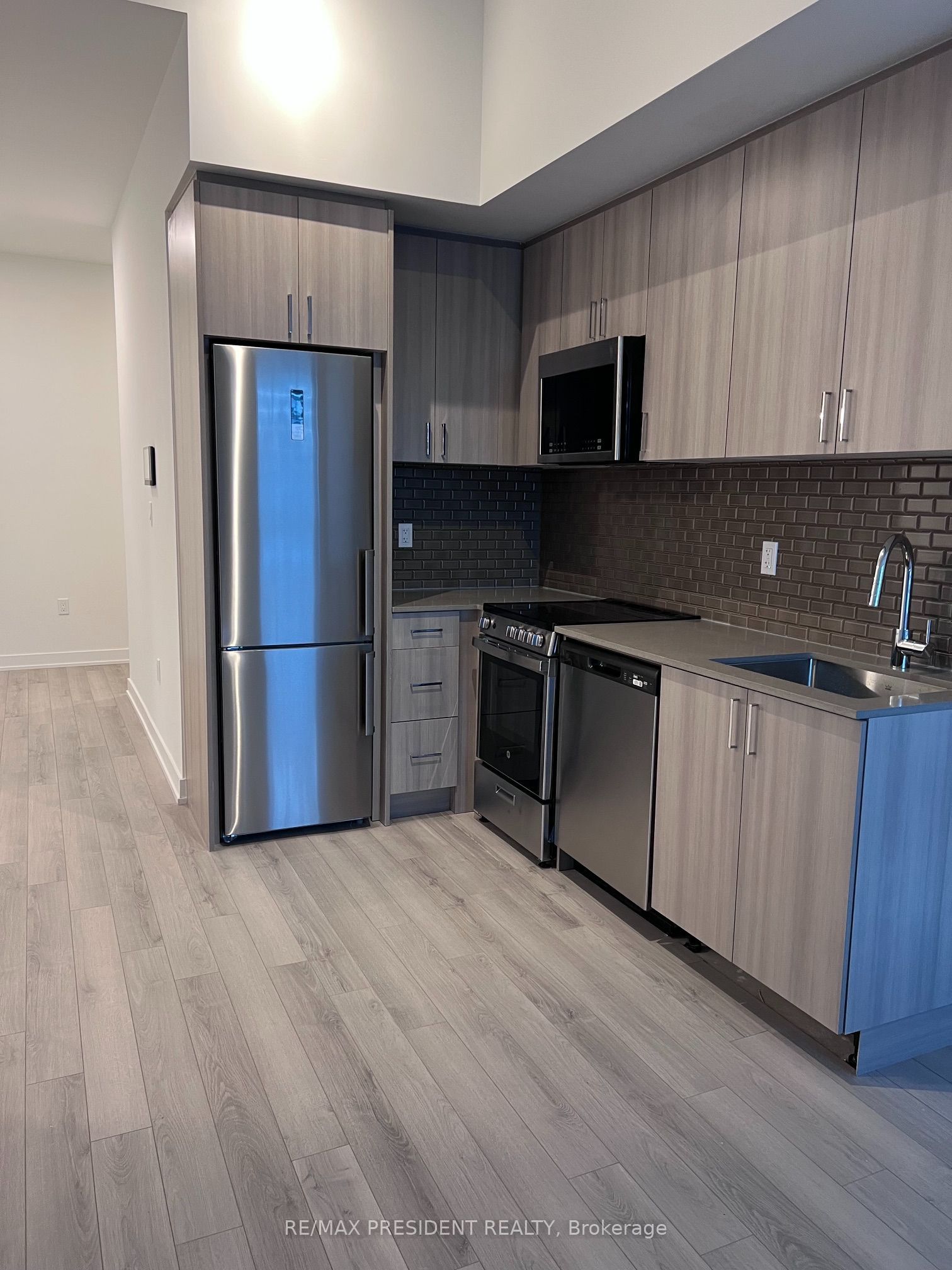 1005 Dundas Street E 147 Property Photo 9