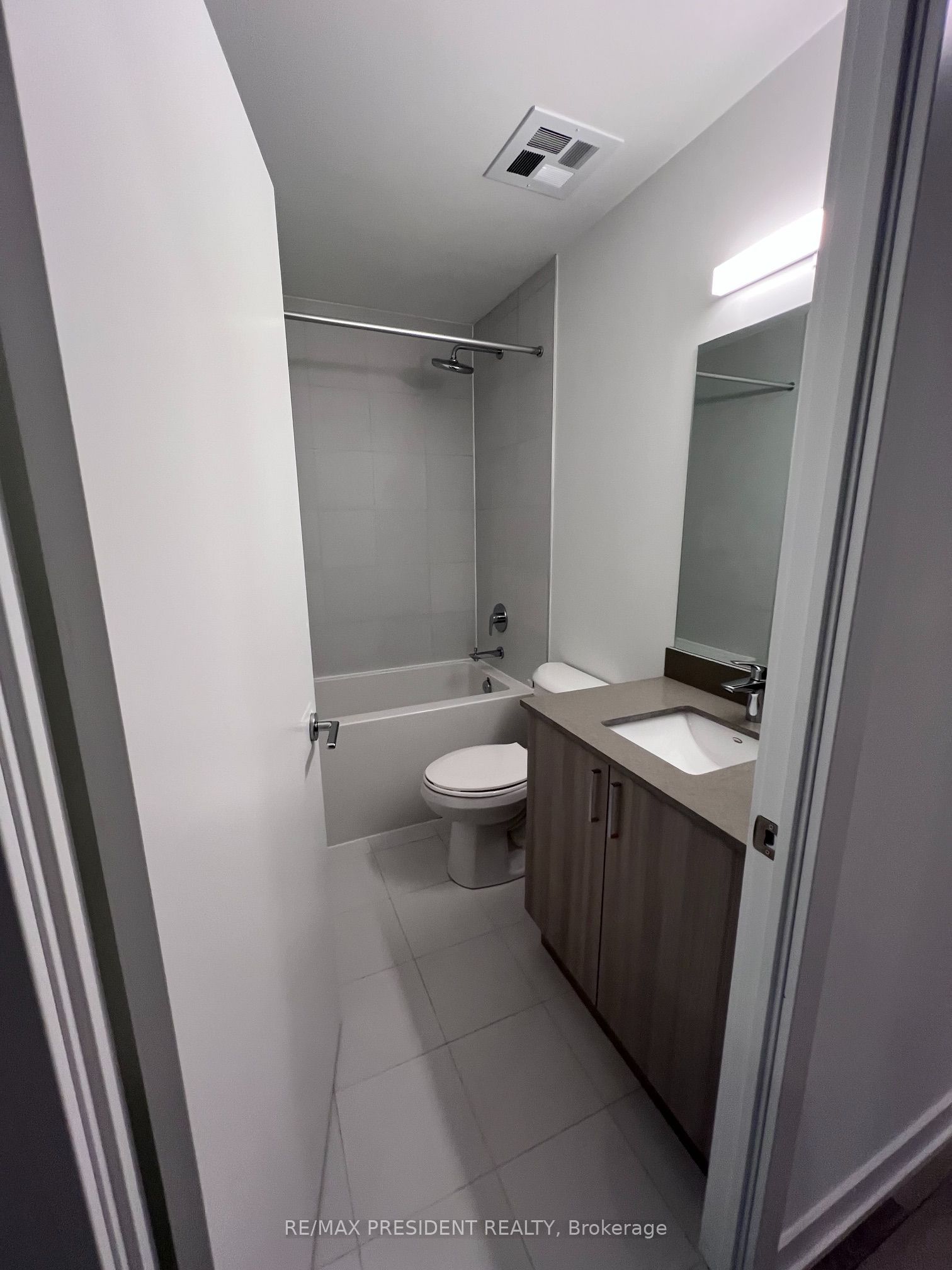 1005 Dundas Street E 147 Property Photo 16