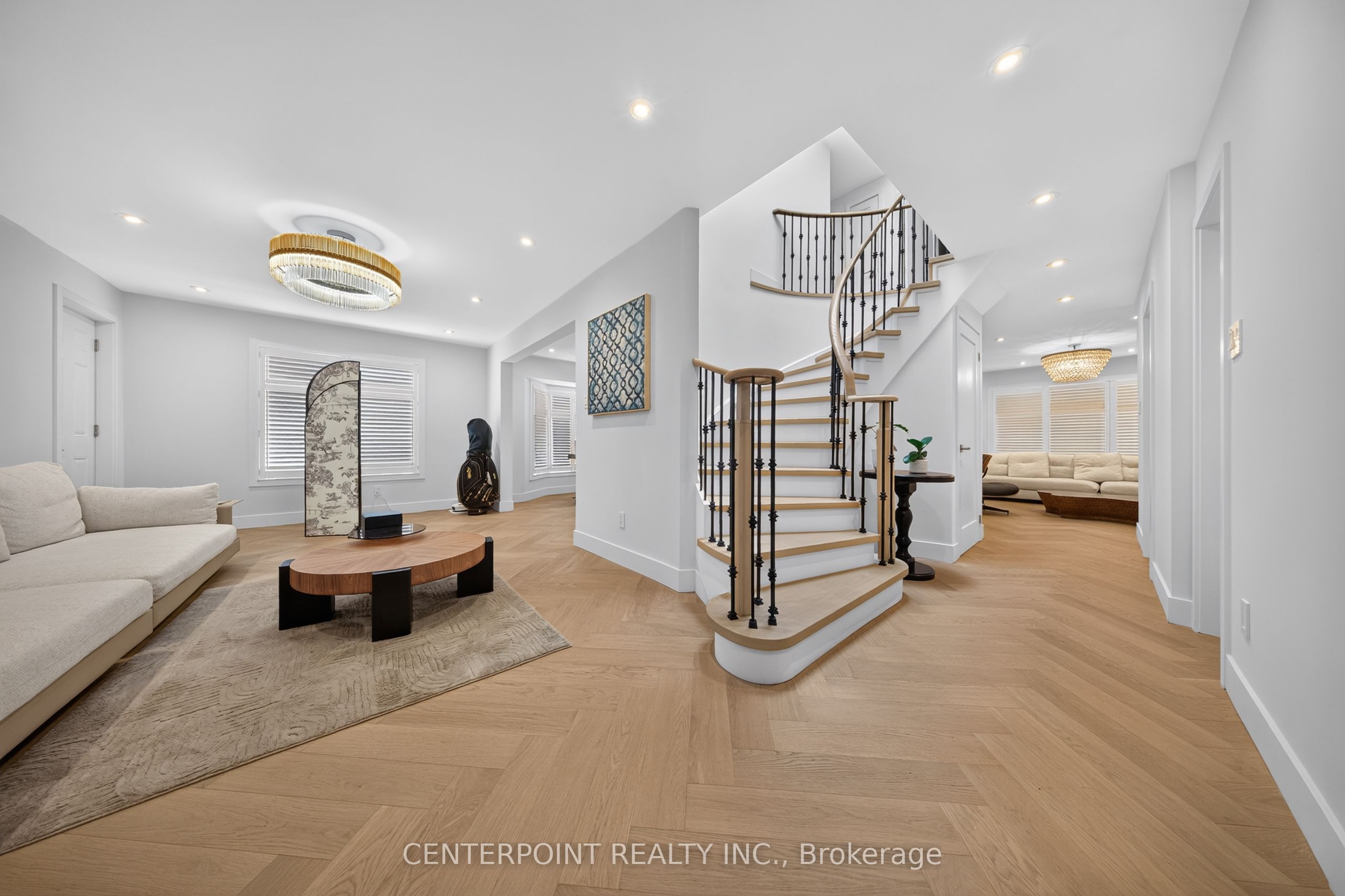1073 Grandeur Crescent Property Photo 7