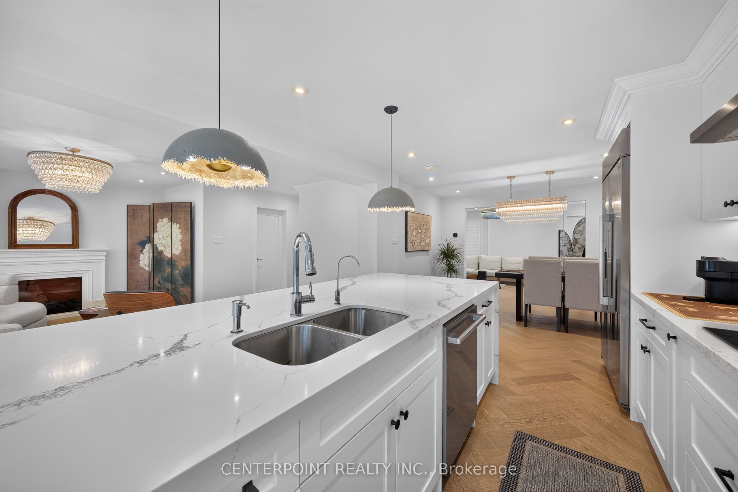 1073 Grandeur Crescent Property Photo 11