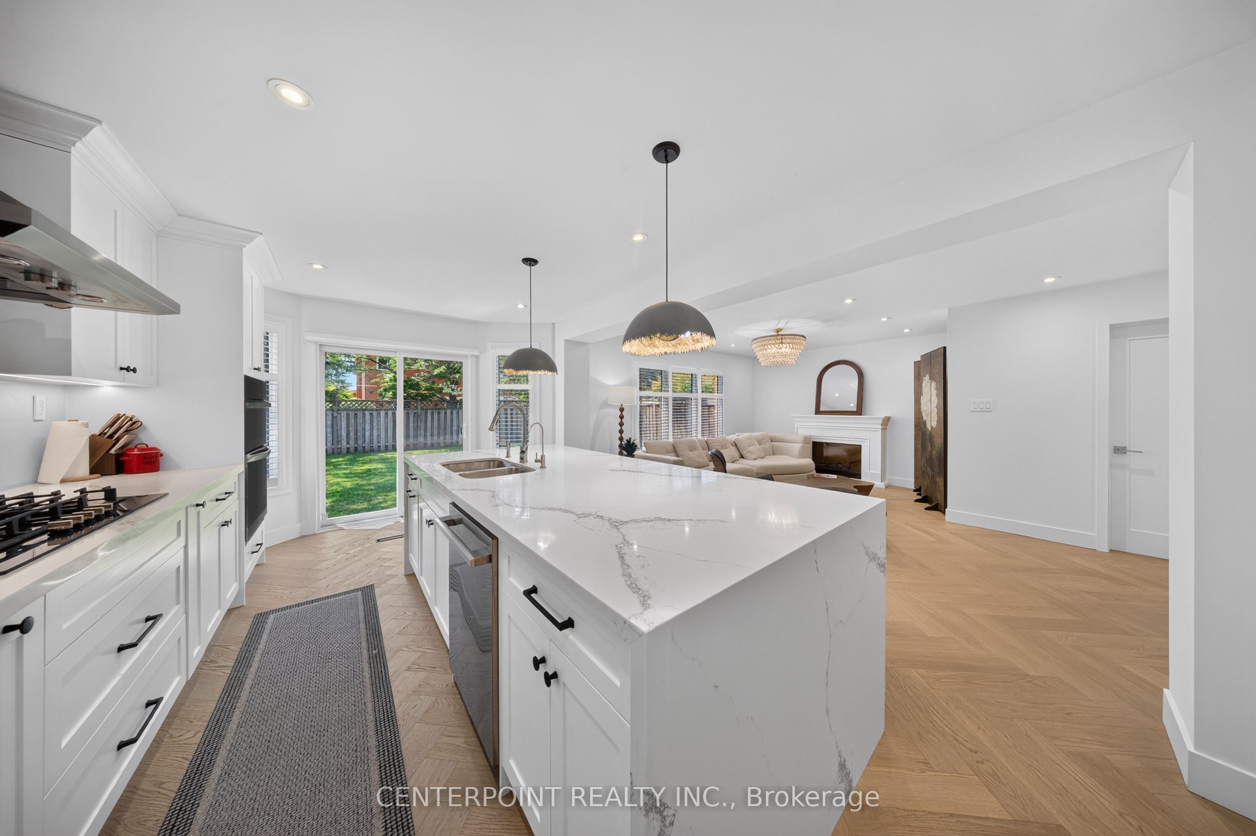 1073 Grandeur Crescent Property Photo 15