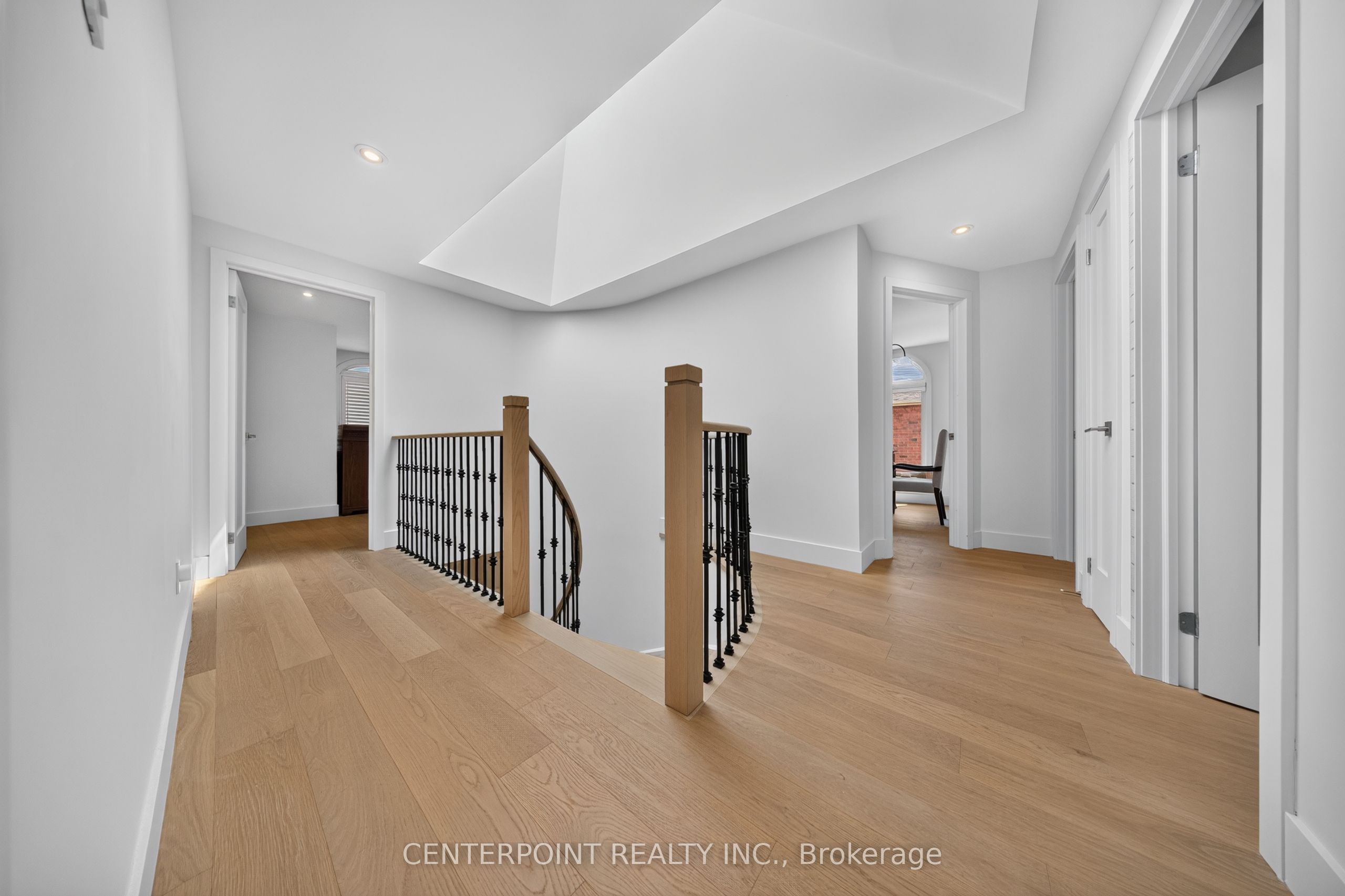 1073 Grandeur Crescent Property Photo 21