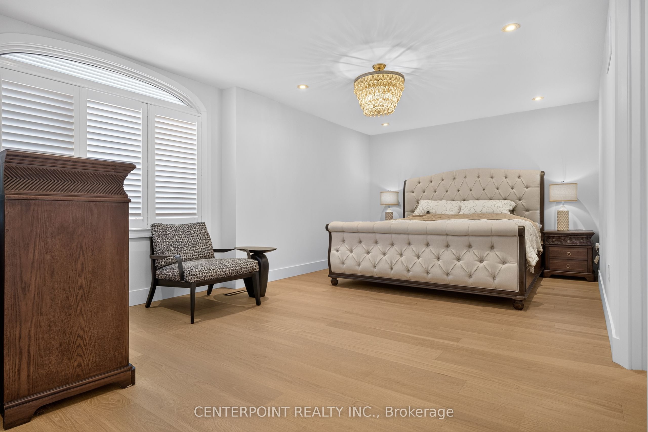 1073 Grandeur Crescent Property Photo 24