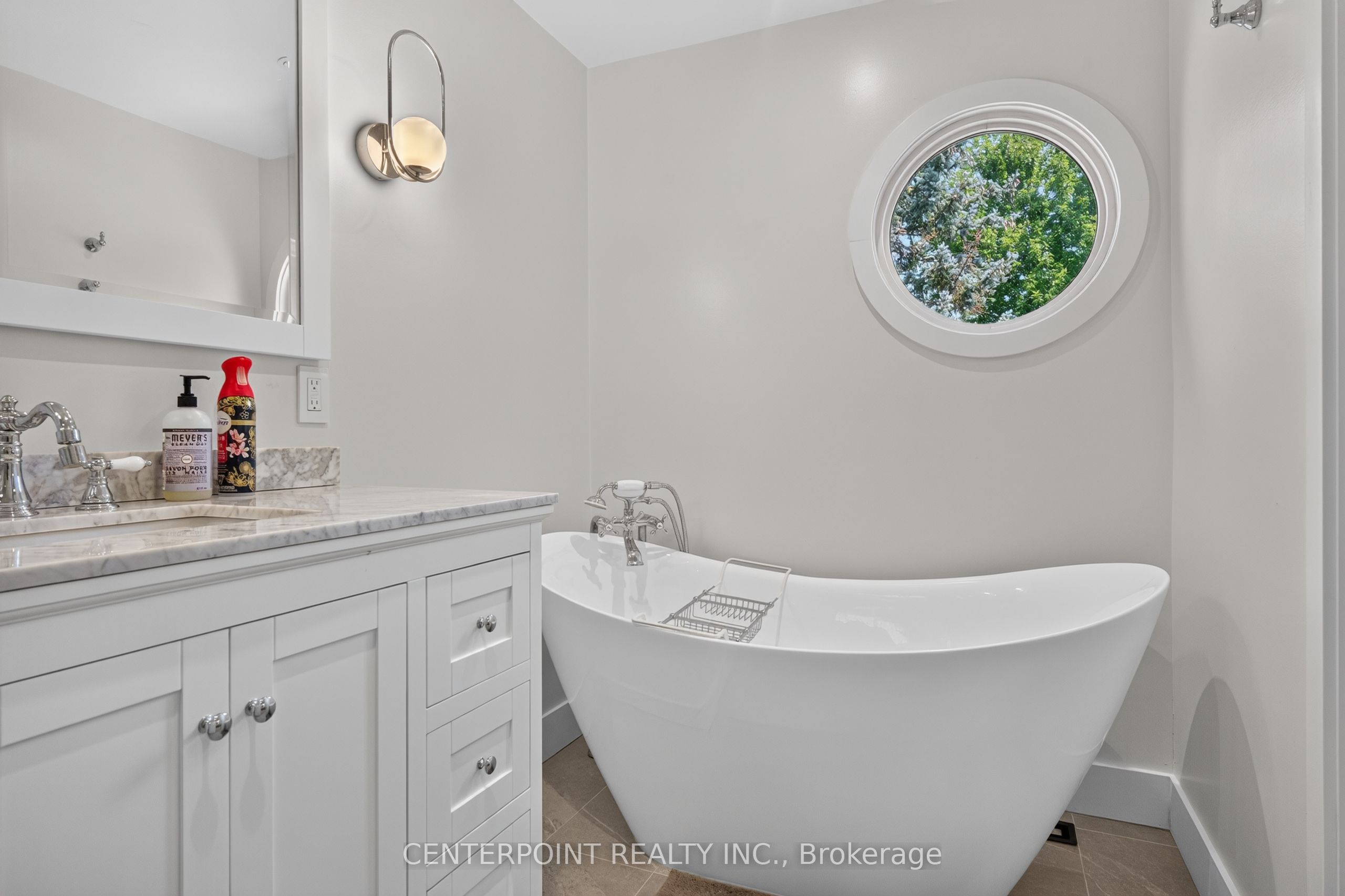 1073 Grandeur Crescent Property Photo 28