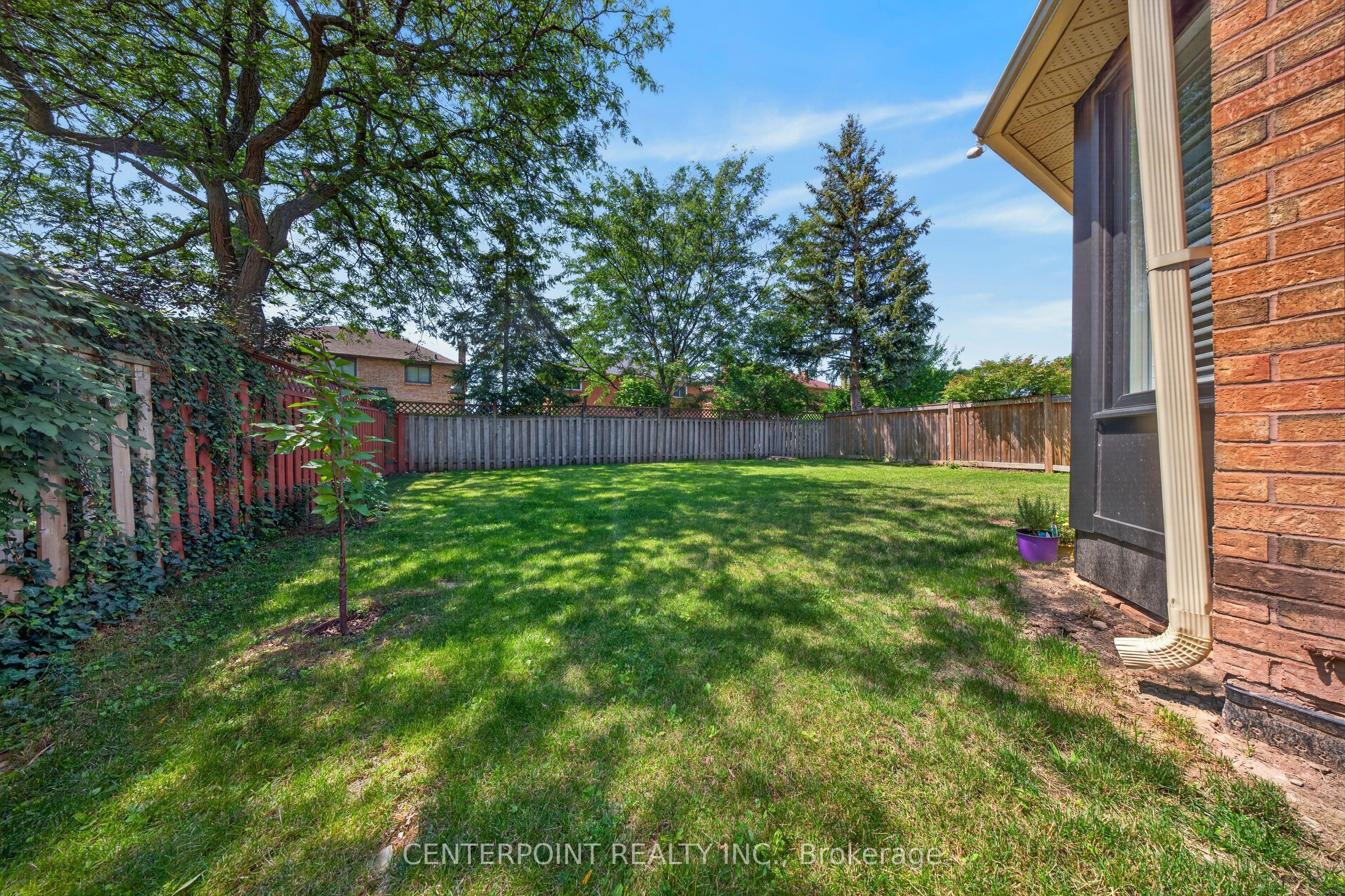 1073 Grandeur Crescent Property Photo 40