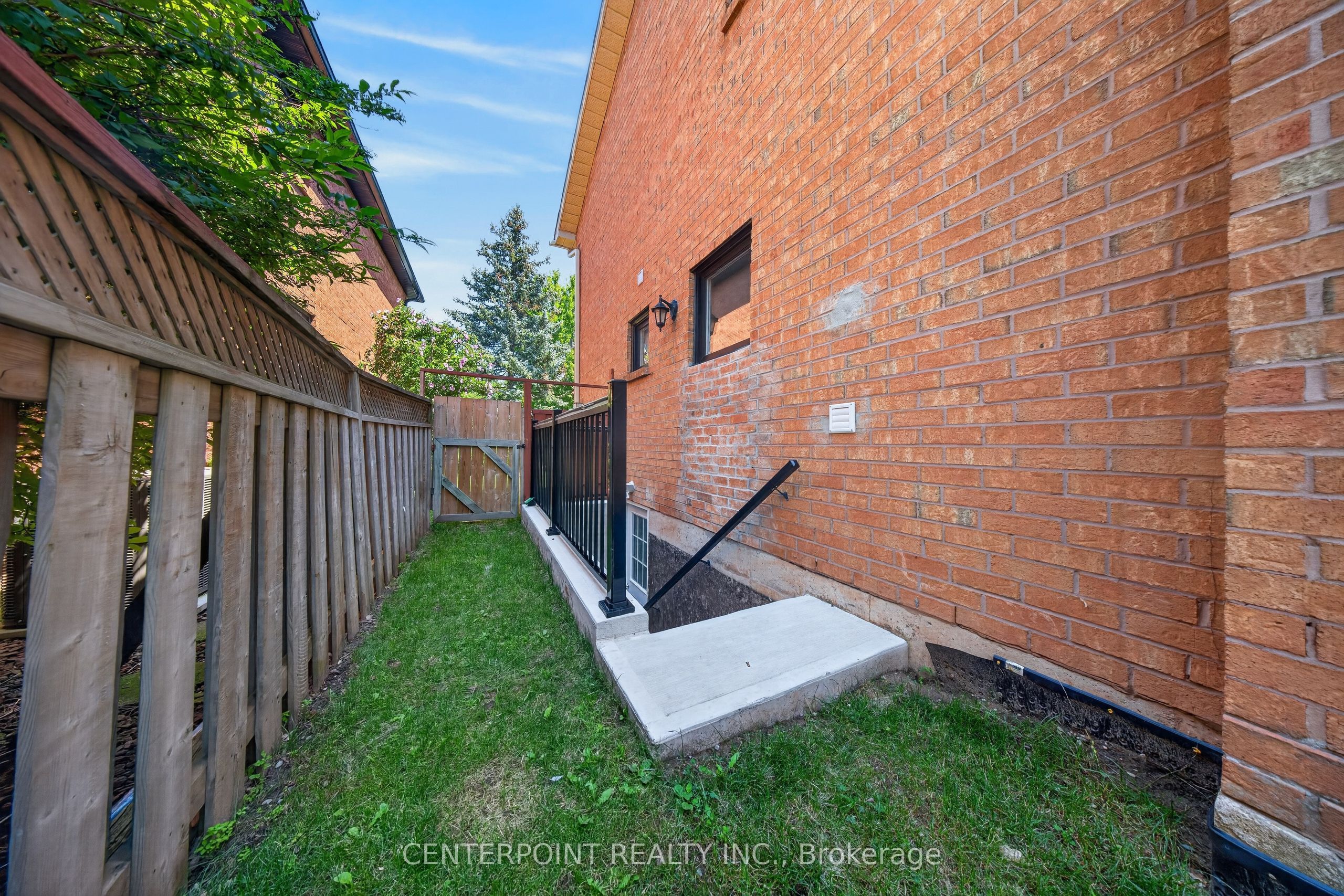 1073 Grandeur Crescent Property Photo 41
