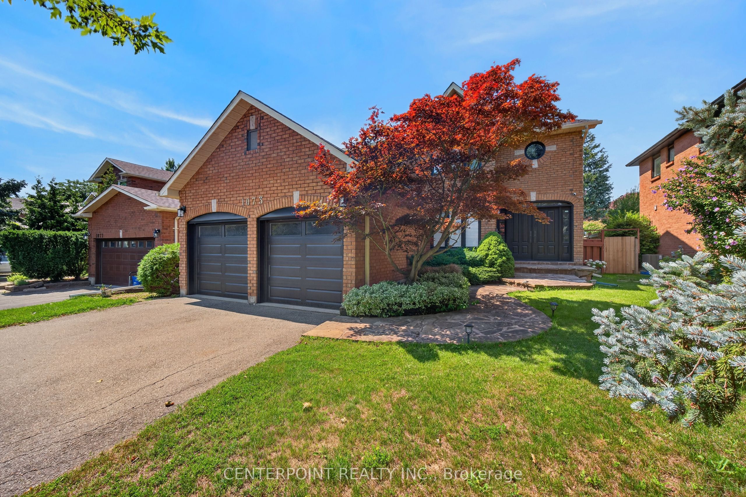 1073 Grandeur Crescent Property Photo 44
