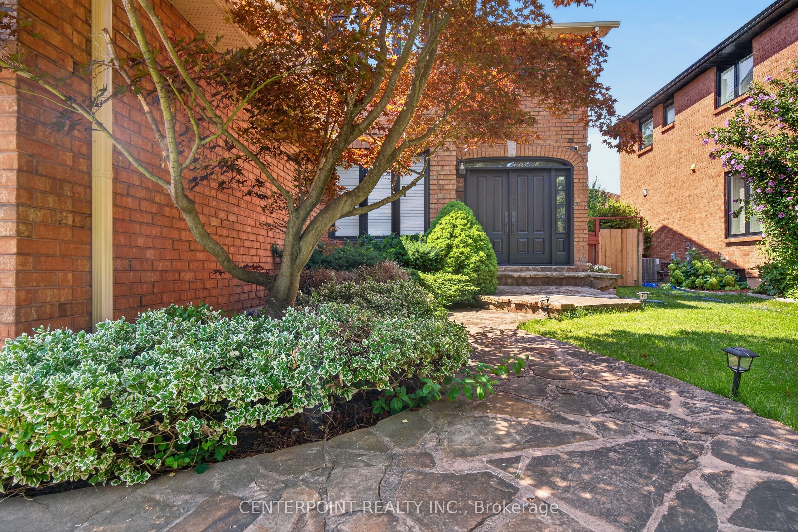 1073 Grandeur Crescent Property Photo 45