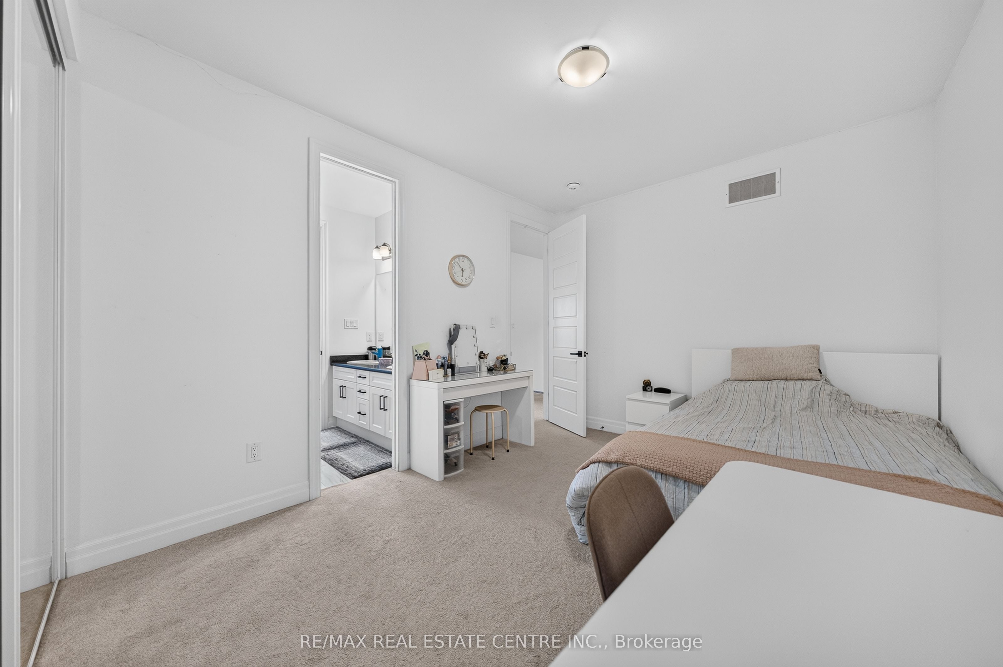 1404 Kovachik Boulevard Property Photo 27