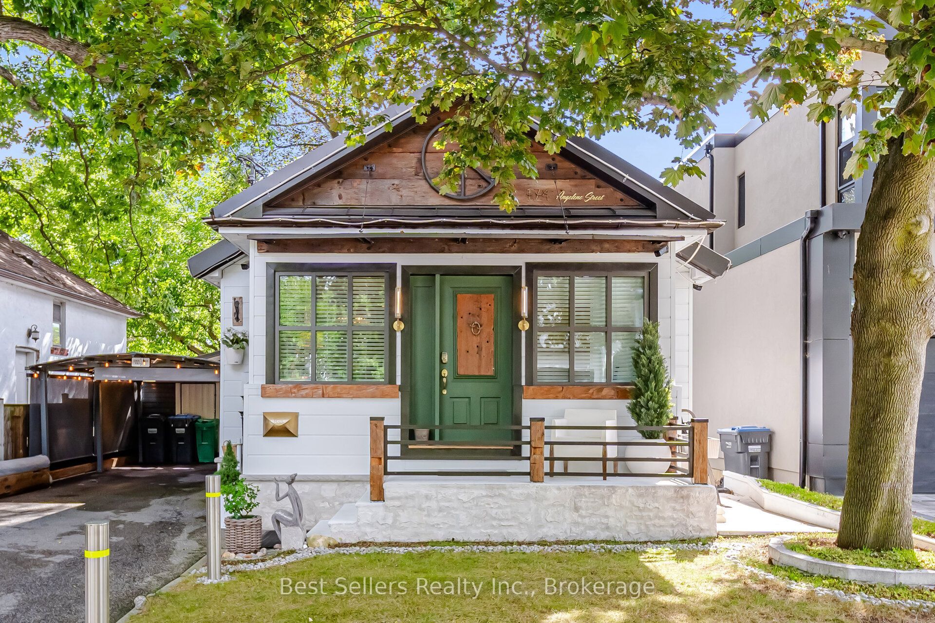 174 Angelene Street Property Photo 1