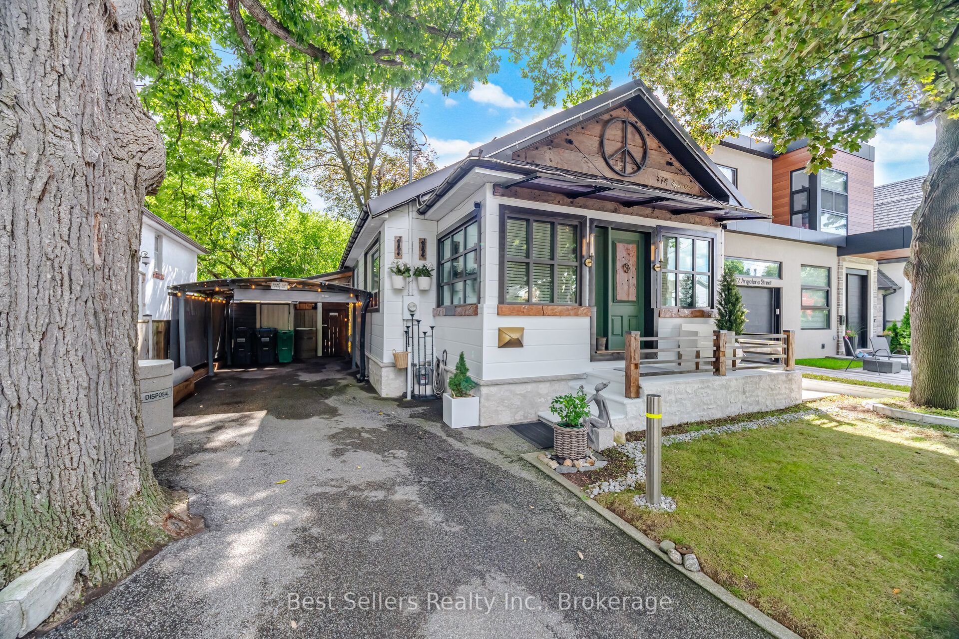 174 Angelene Street Property Photo 2