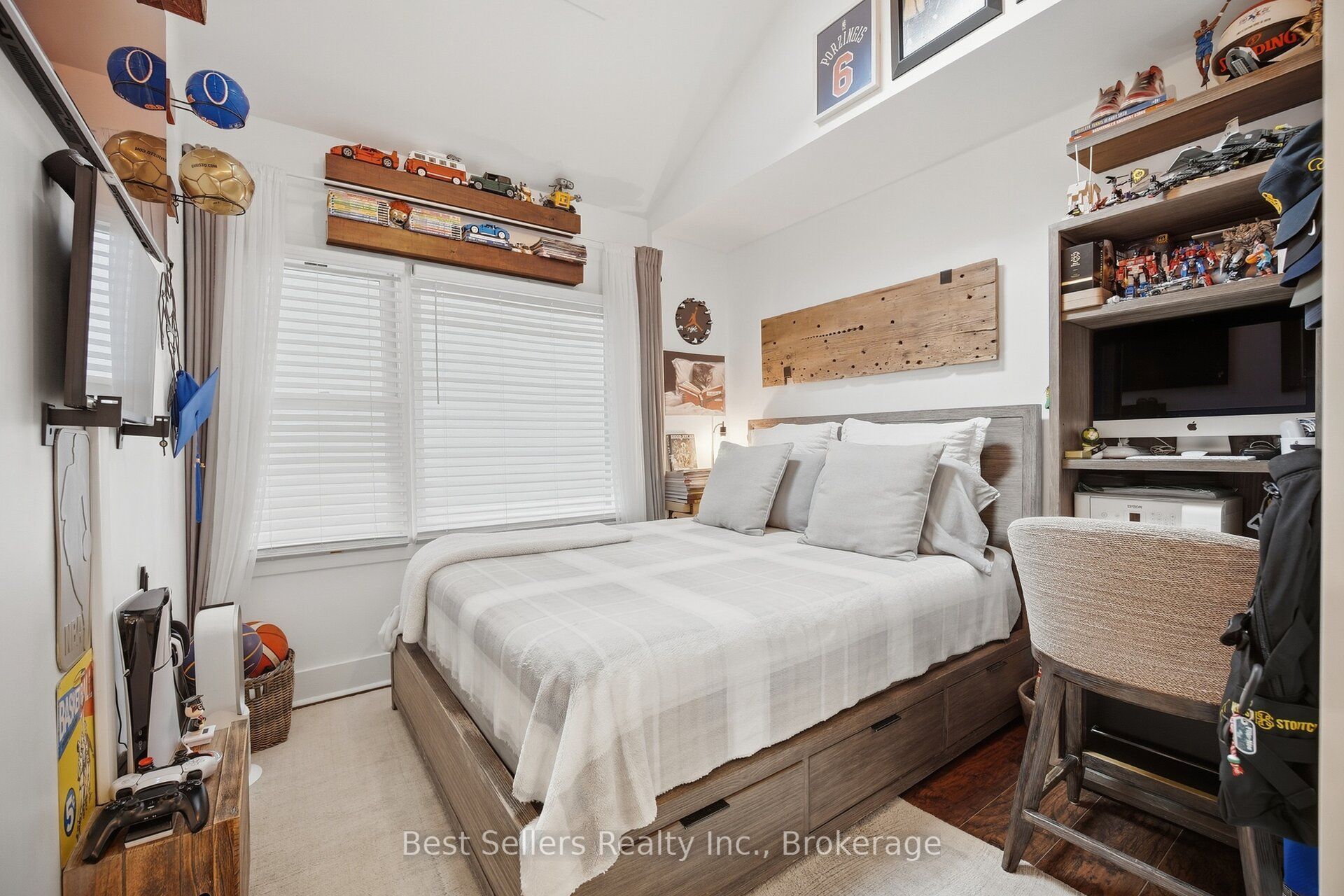 174 Angelene Street Property Photo 14