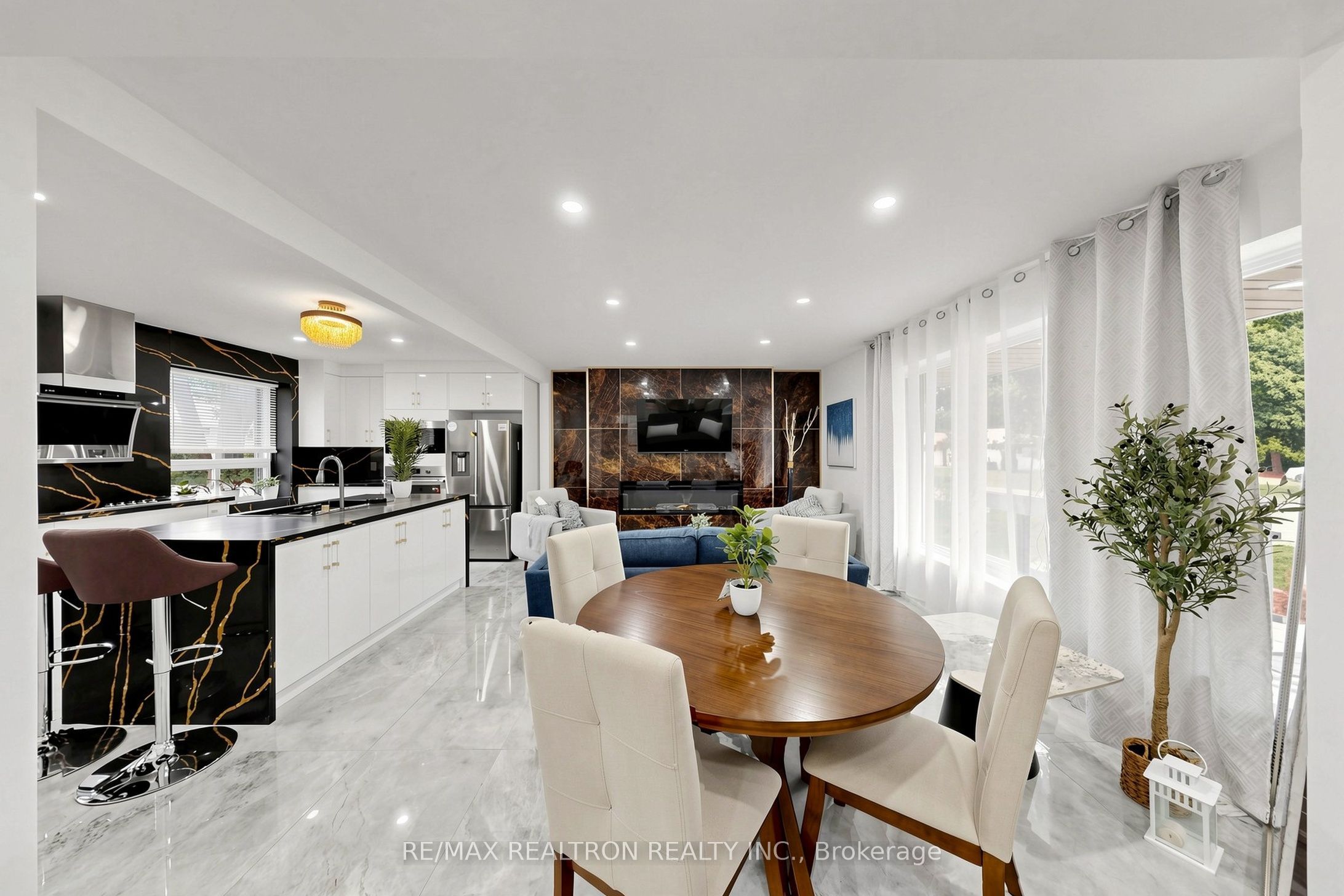 121 South Forster Park Drive Property Photo 11