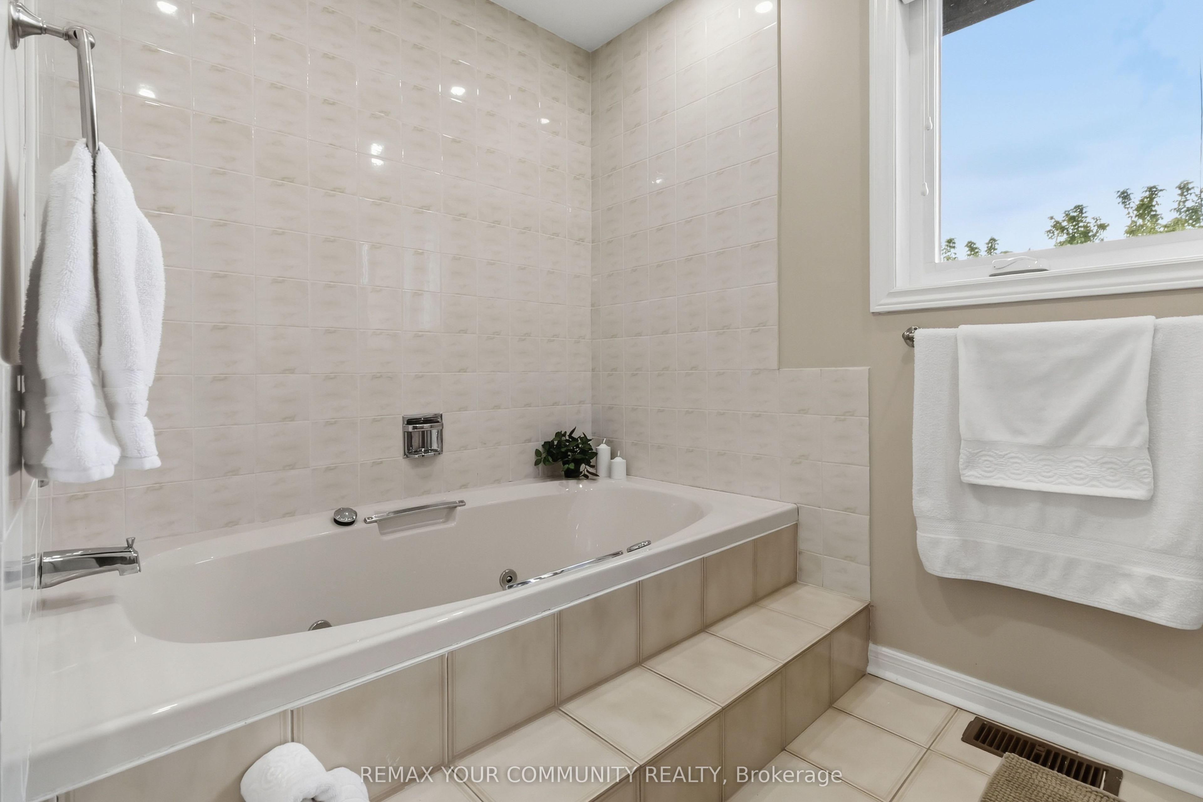 1380 Bishopstoke Way Property Photo 24