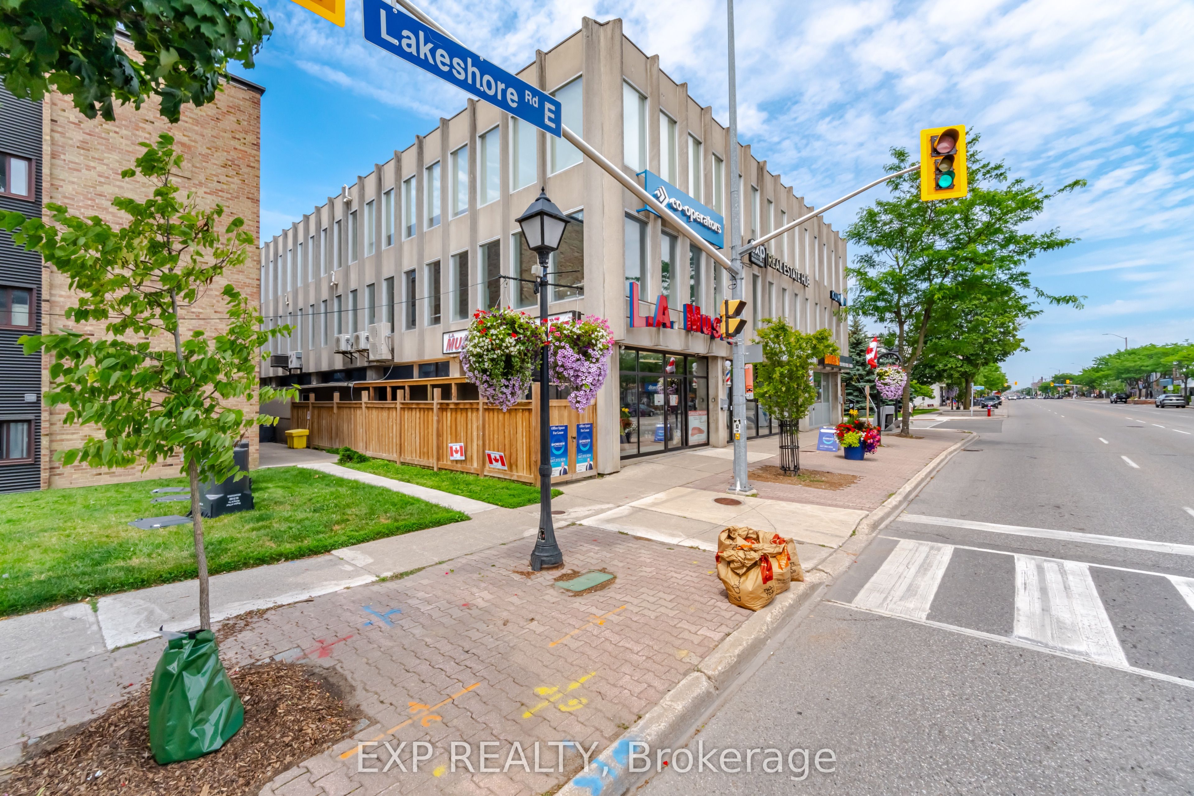 230 Lakeshore Road E Corner Property Photo 2
