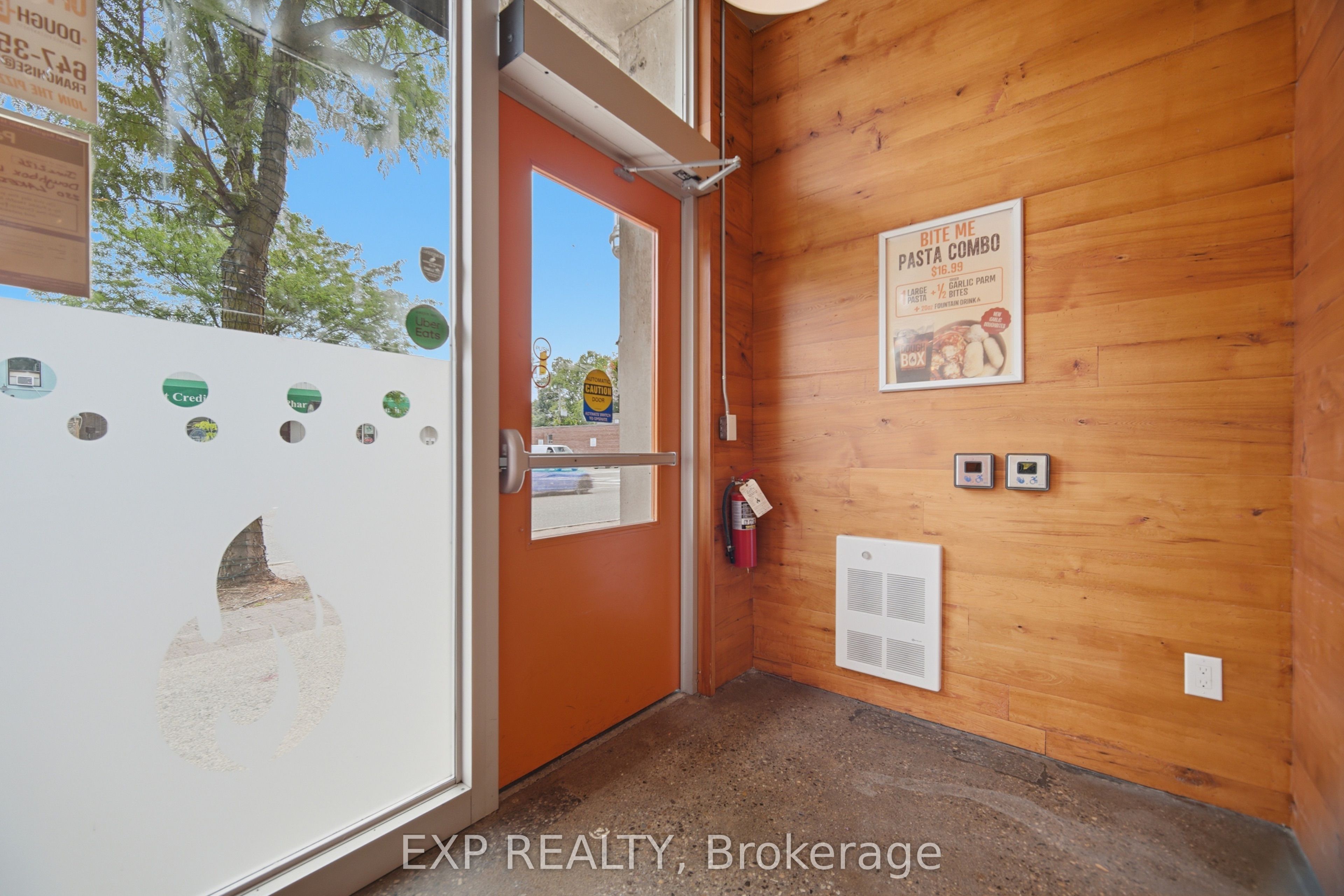 230 Lakeshore Road E Corner Property Photo 8