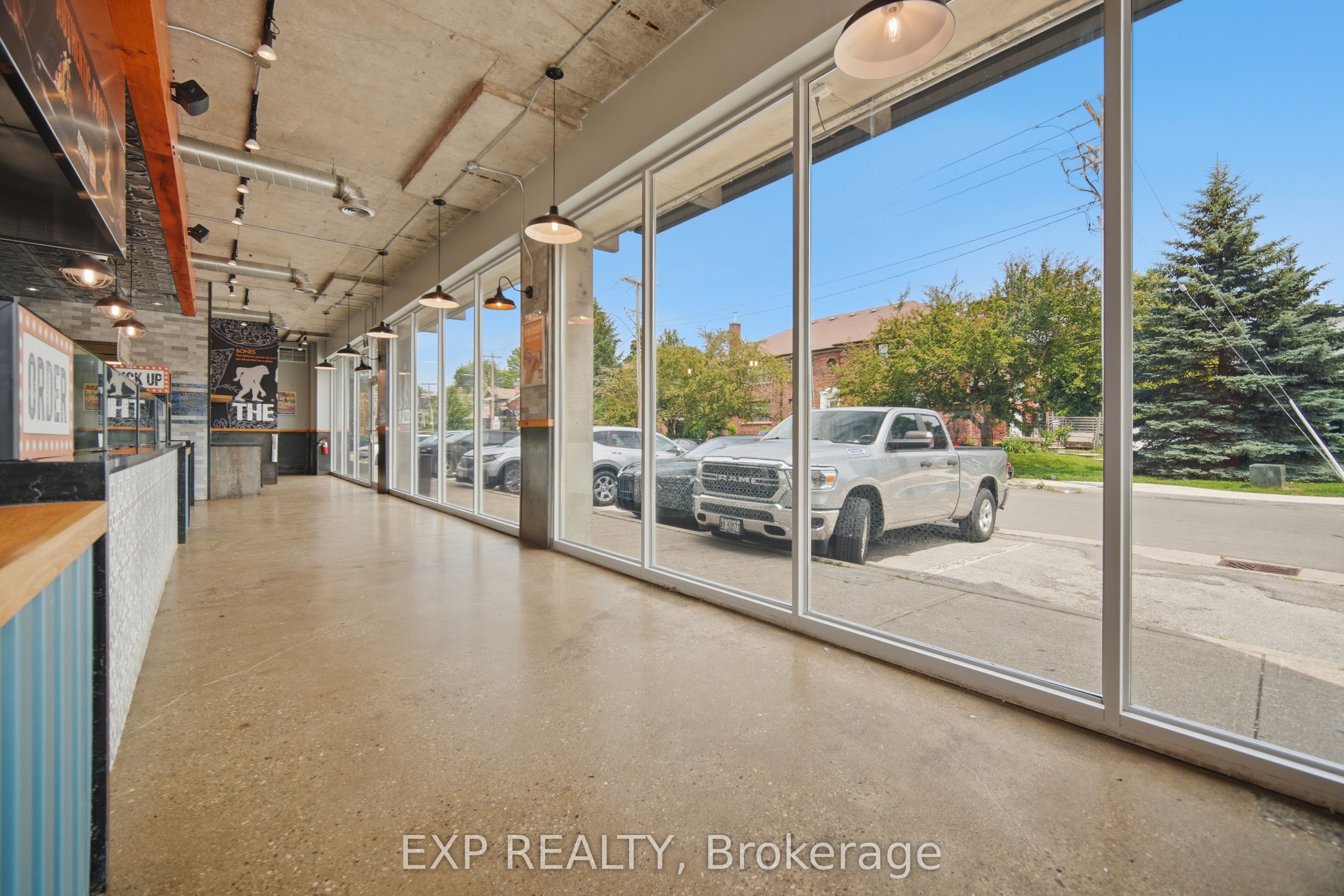 230 Lakeshore Road E Corner Property Photo 11