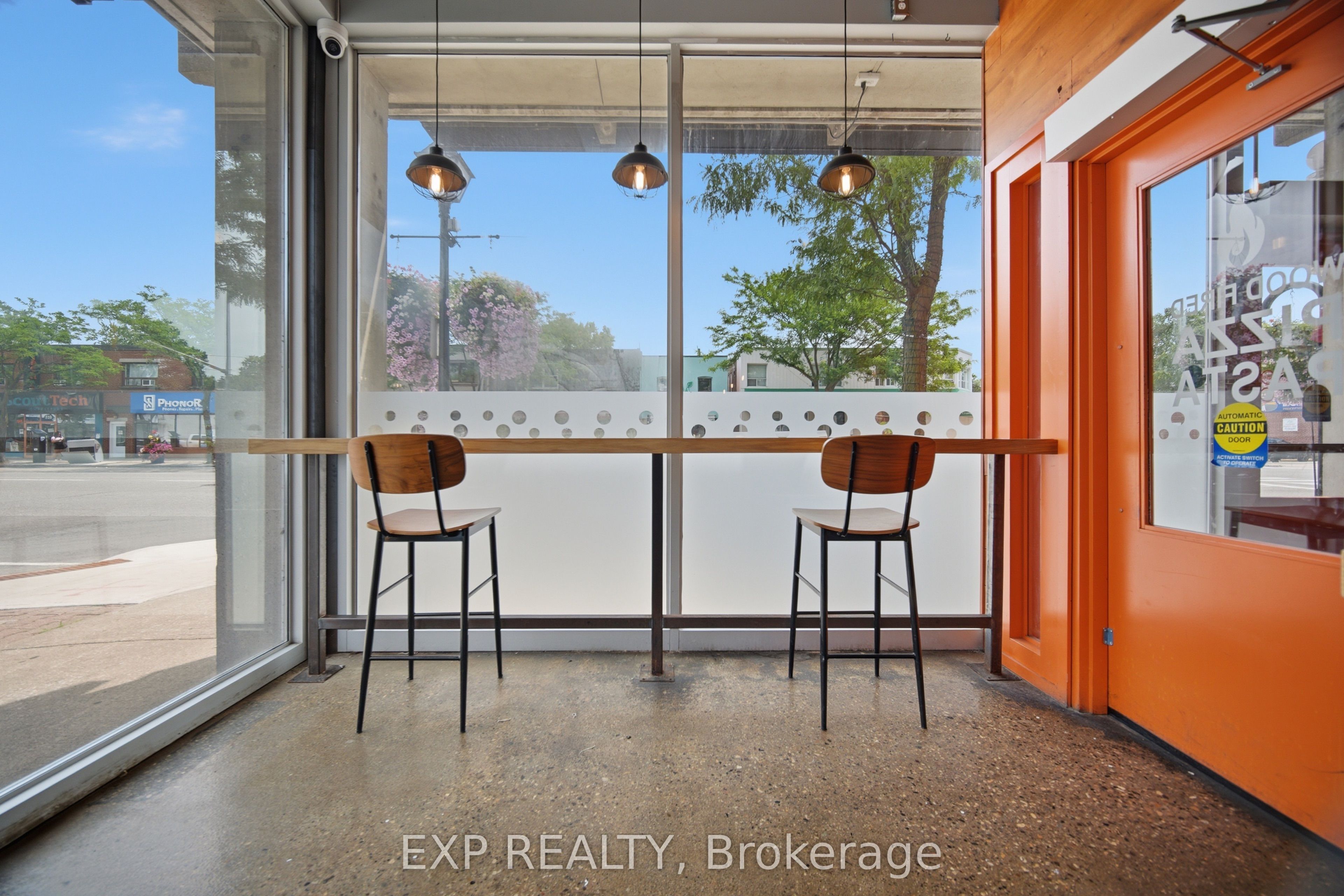 230 Lakeshore Road E Corner Property Photo 12