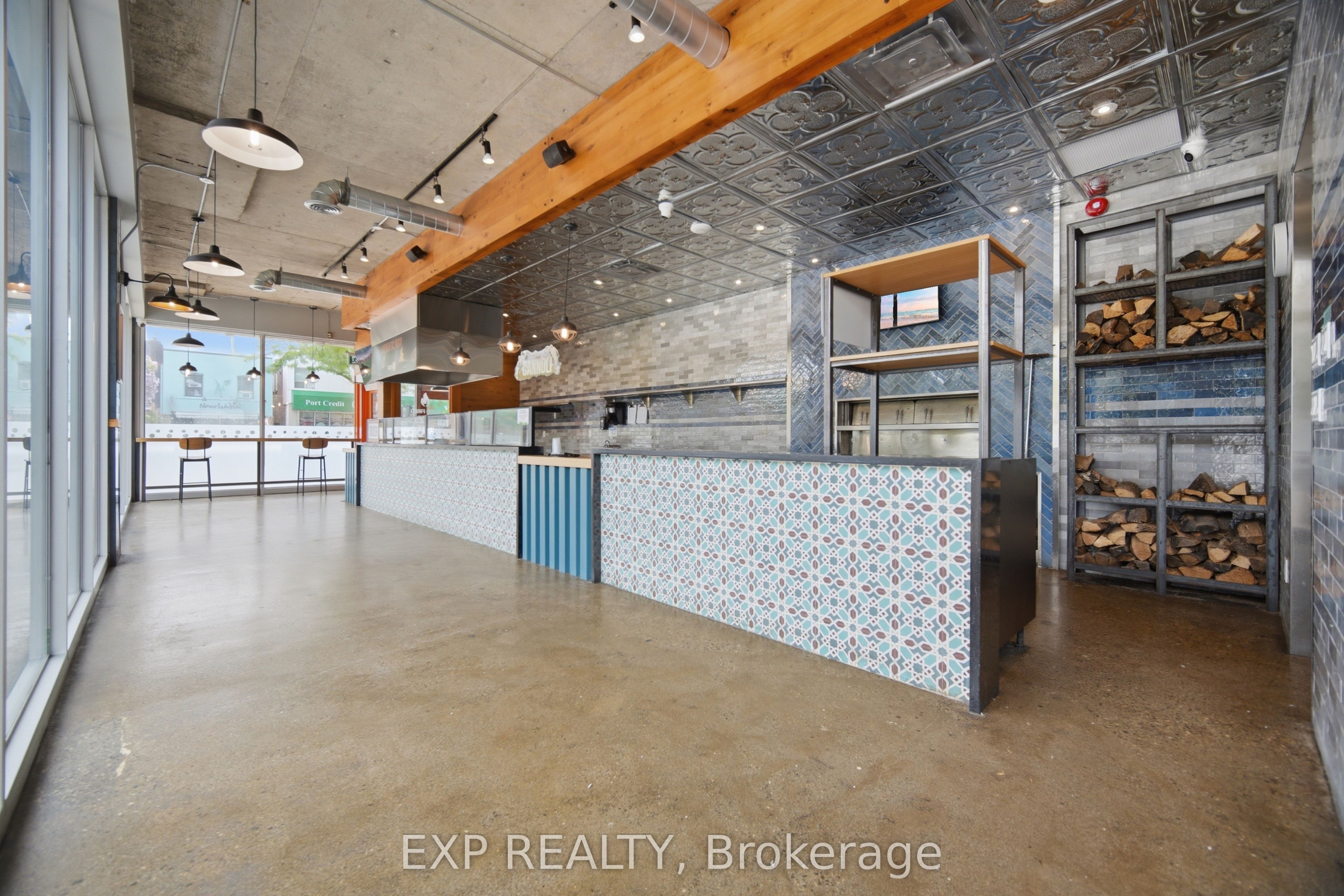 230 Lakeshore Road E Corner Property Photo 15