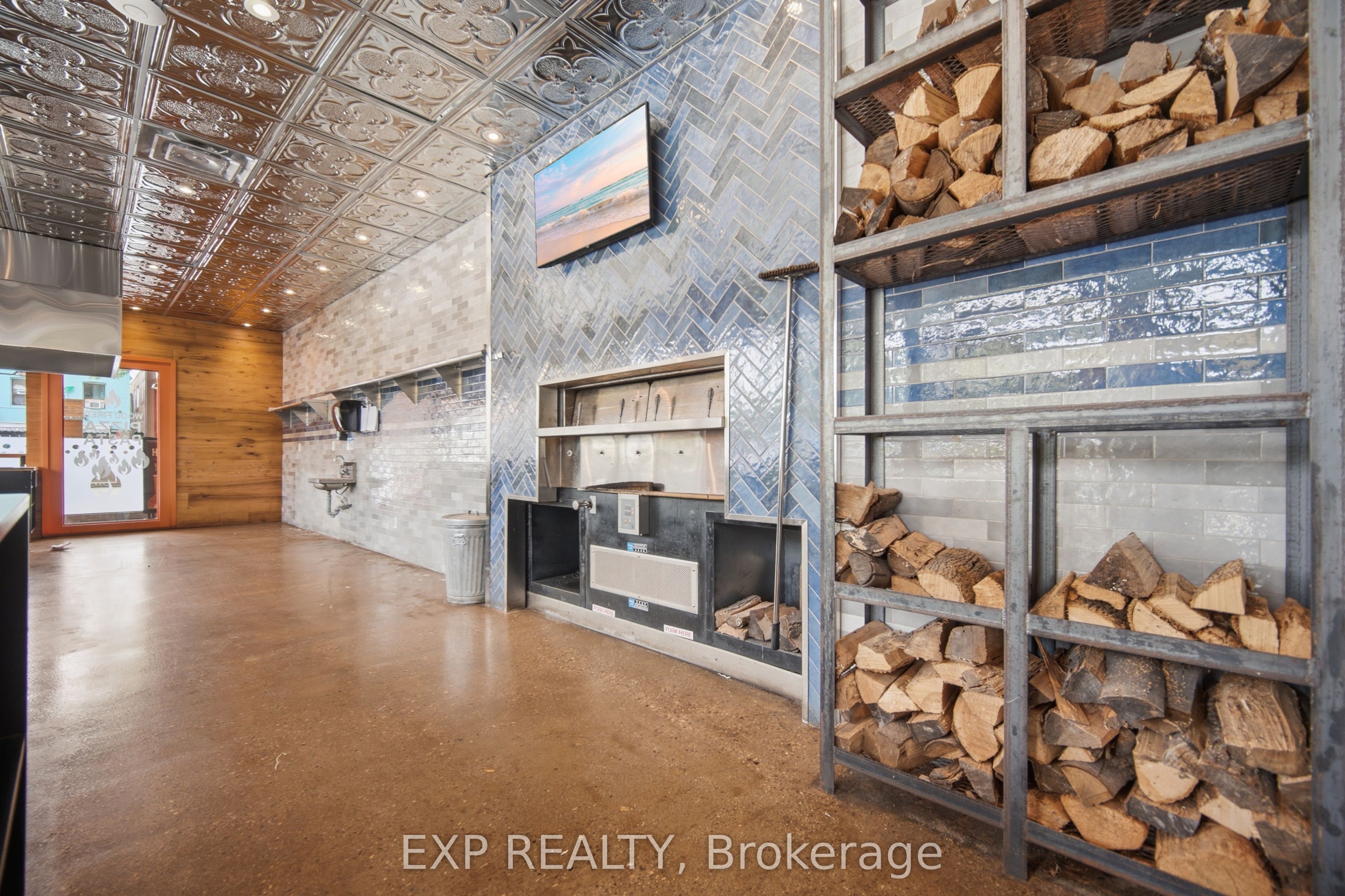 230 Lakeshore Road E Corner Property Photo 19