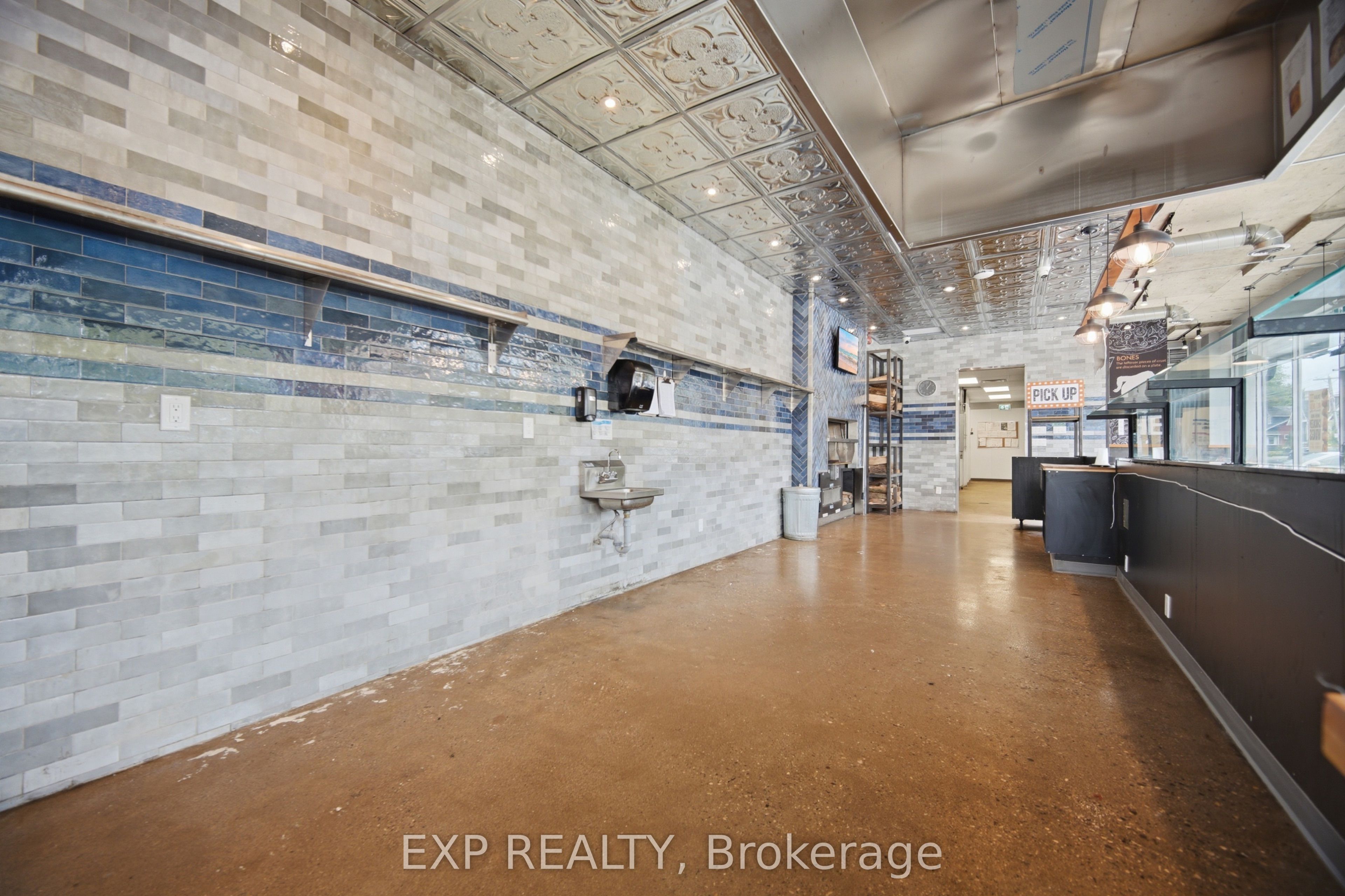 230 Lakeshore Road E Corner Property Photo 22