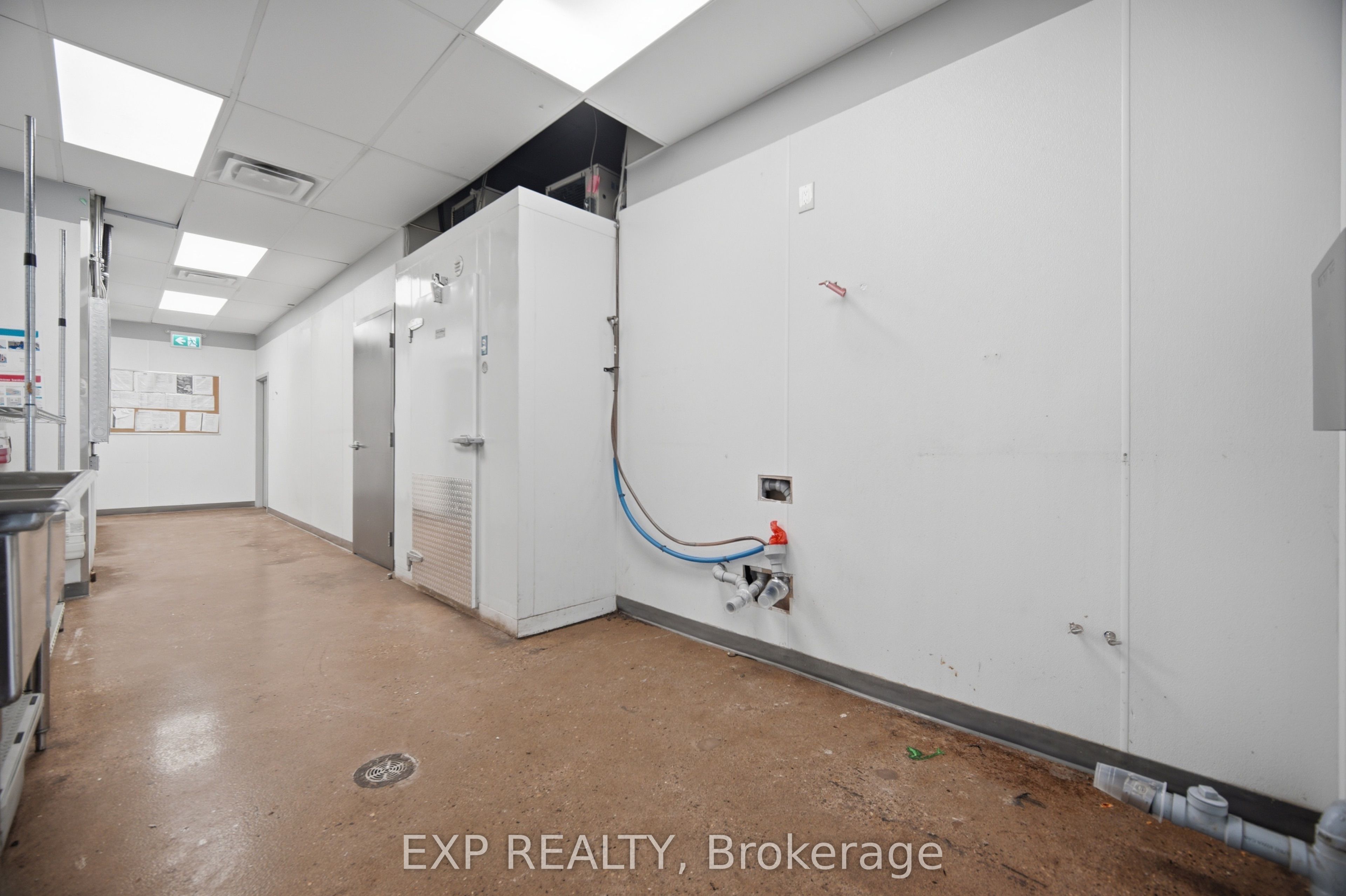 230 Lakeshore Road E Corner Property Photo 25