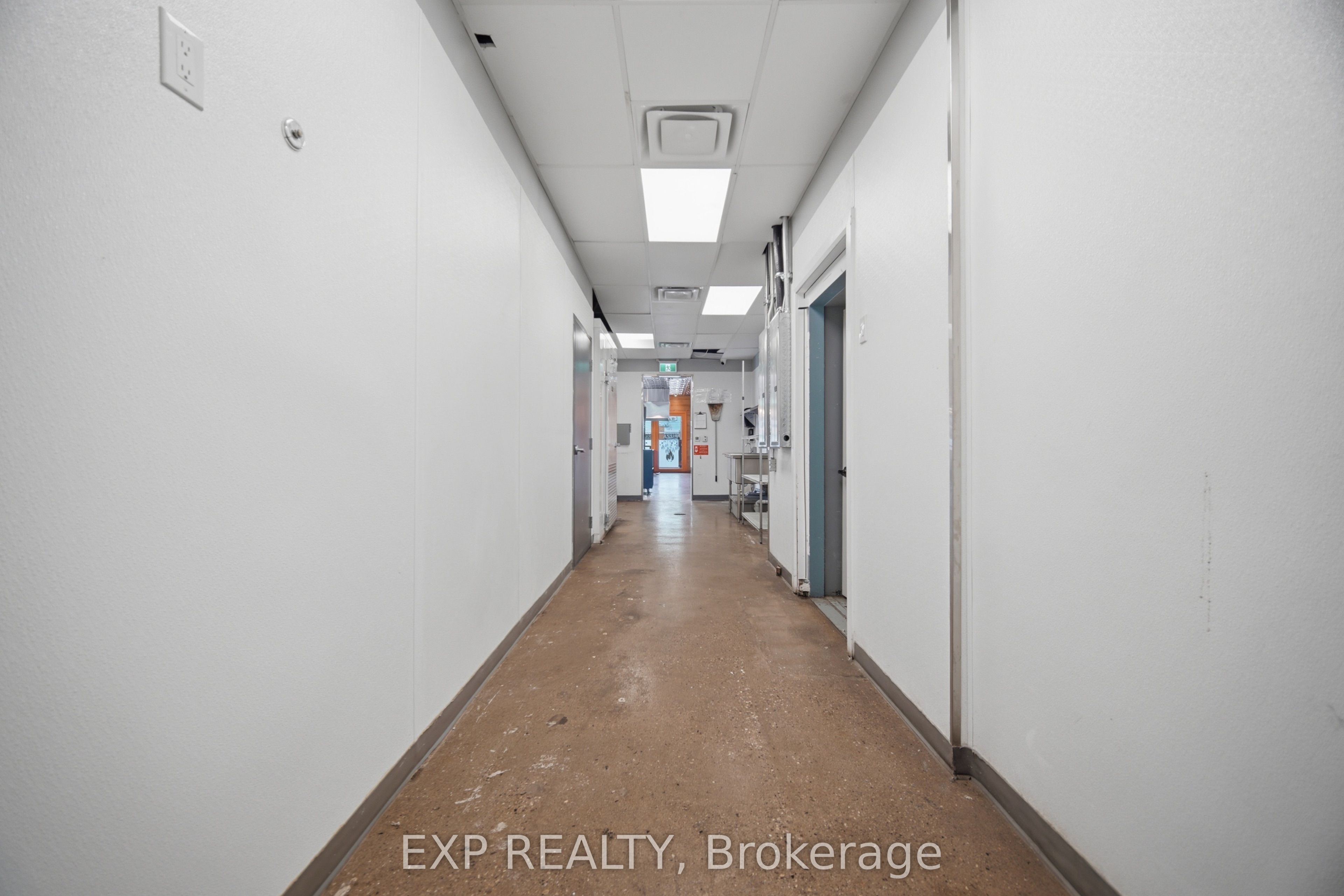 230 Lakeshore Road E Corner Property Photo 28