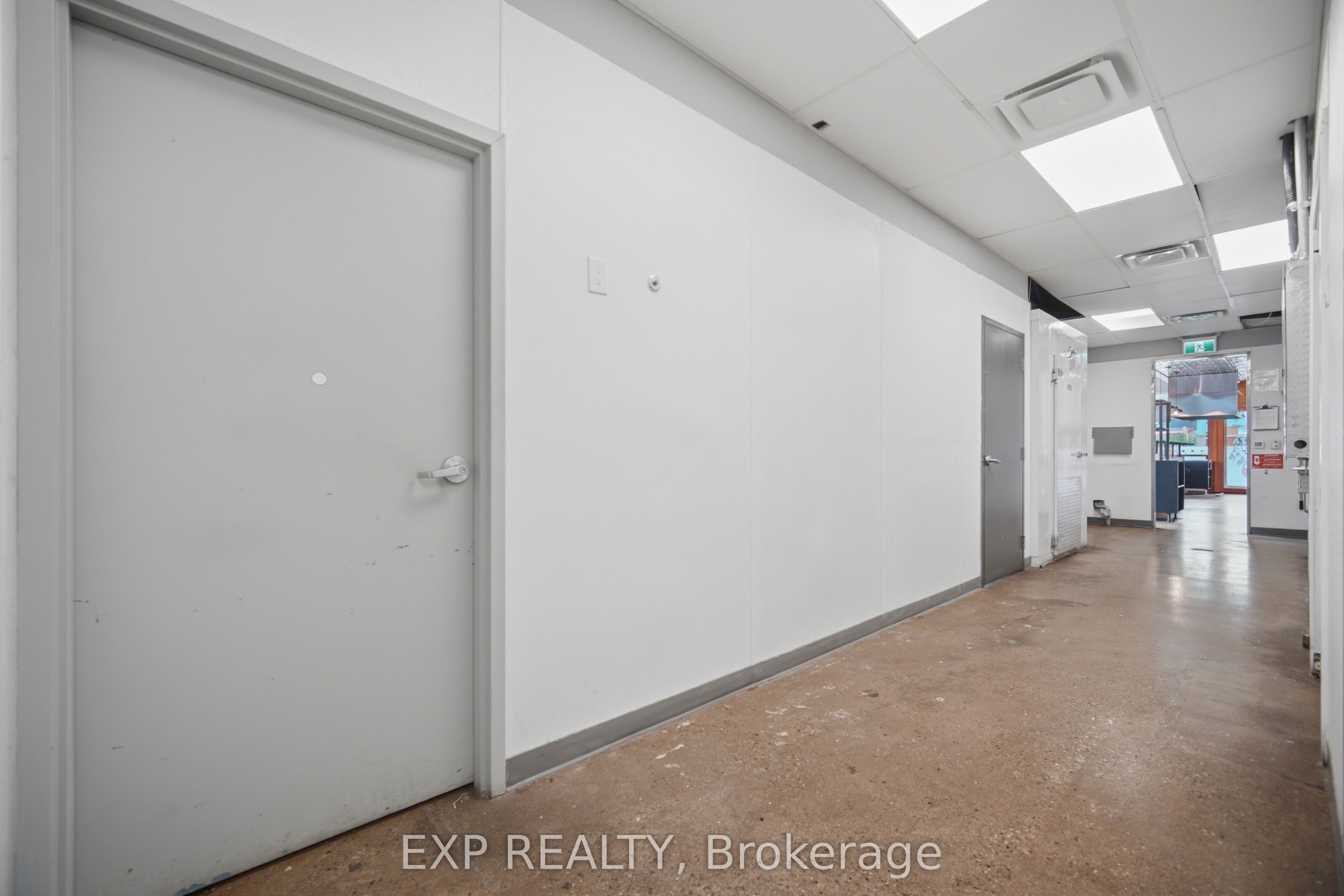 230 Lakeshore Road E Corner Property Photo 29
