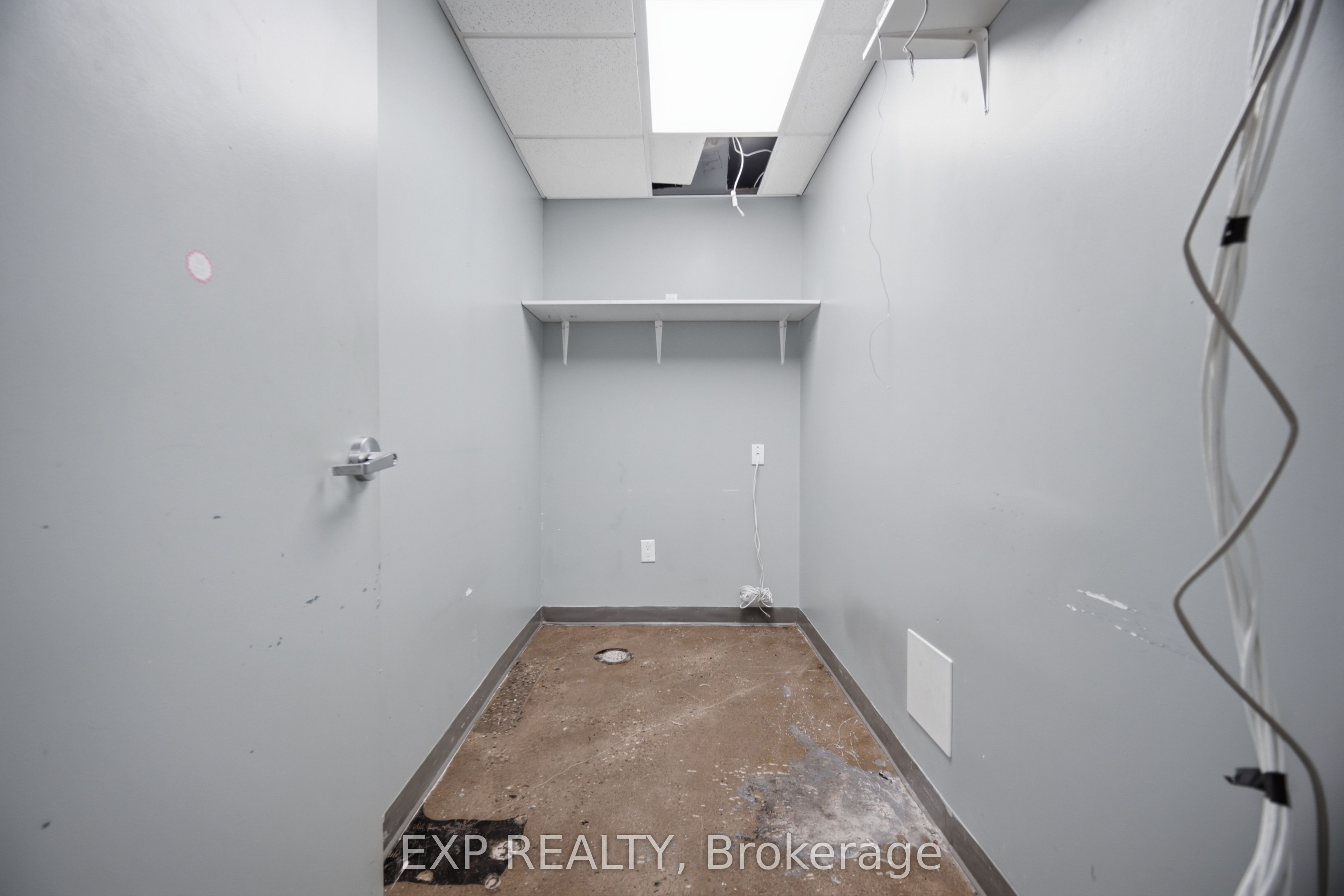 230 Lakeshore Road E Corner Property Photo 42