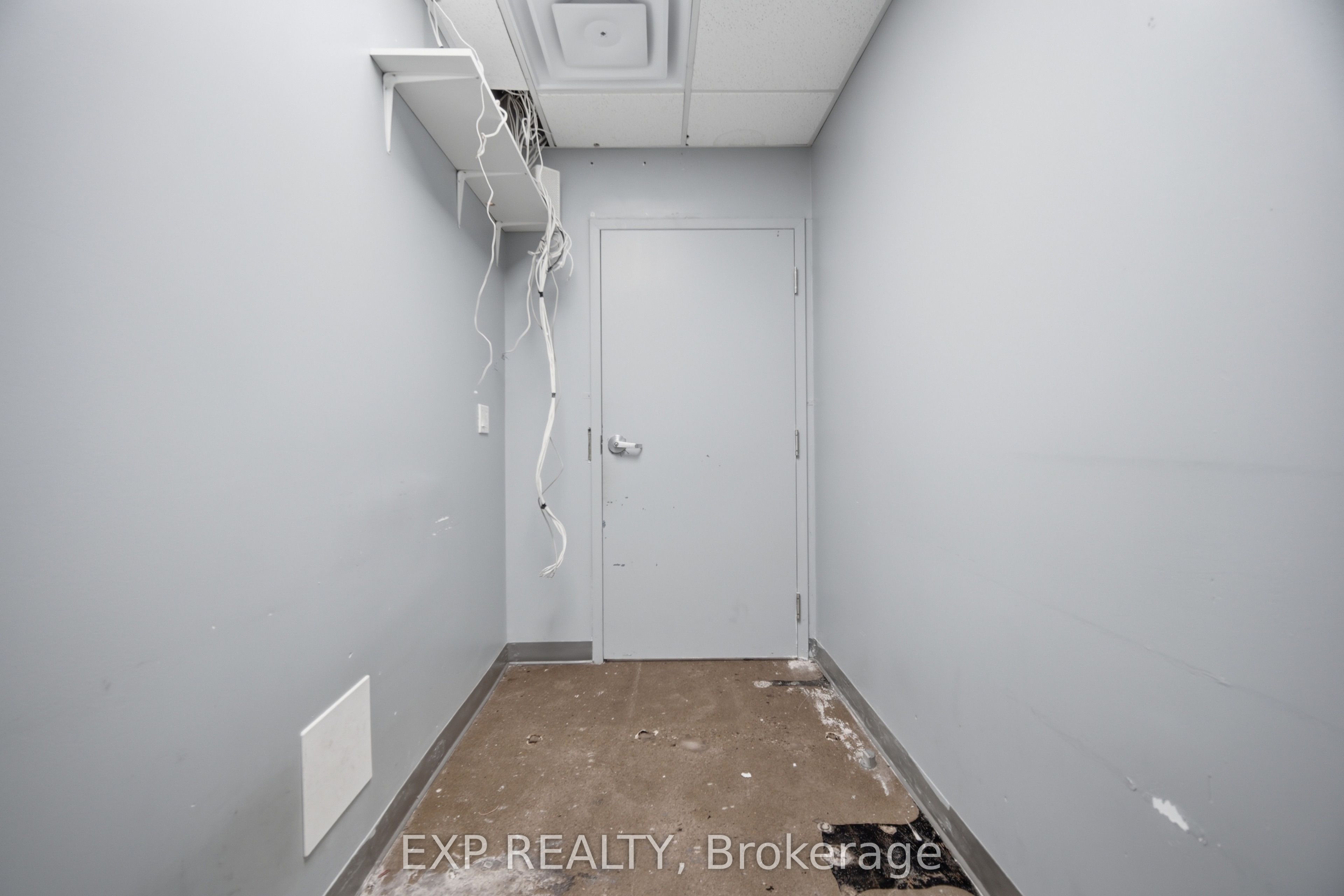 230 Lakeshore Road E Corner Property Photo 43