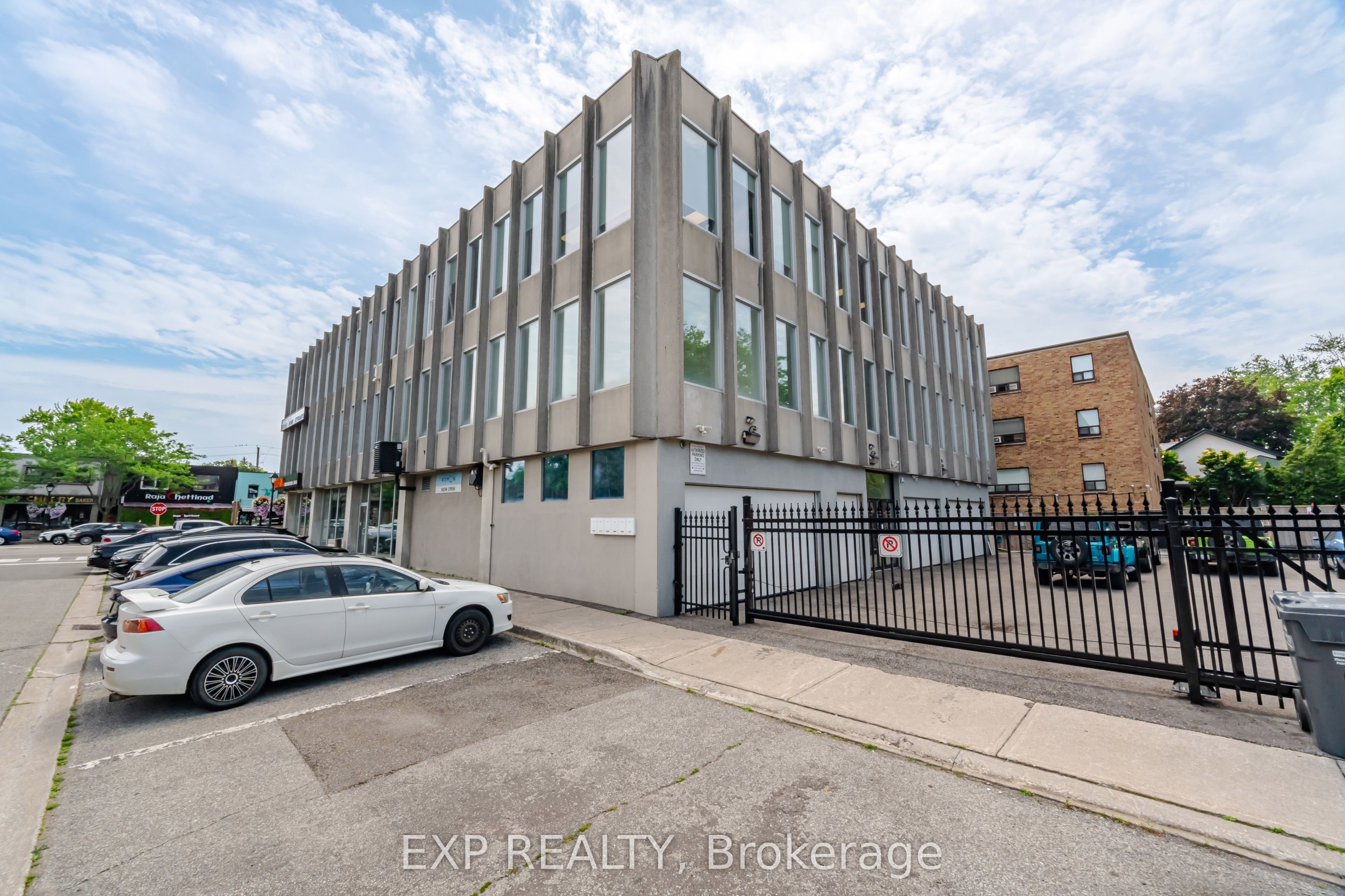 230 Lakeshore Road E Corner Property Photo 46