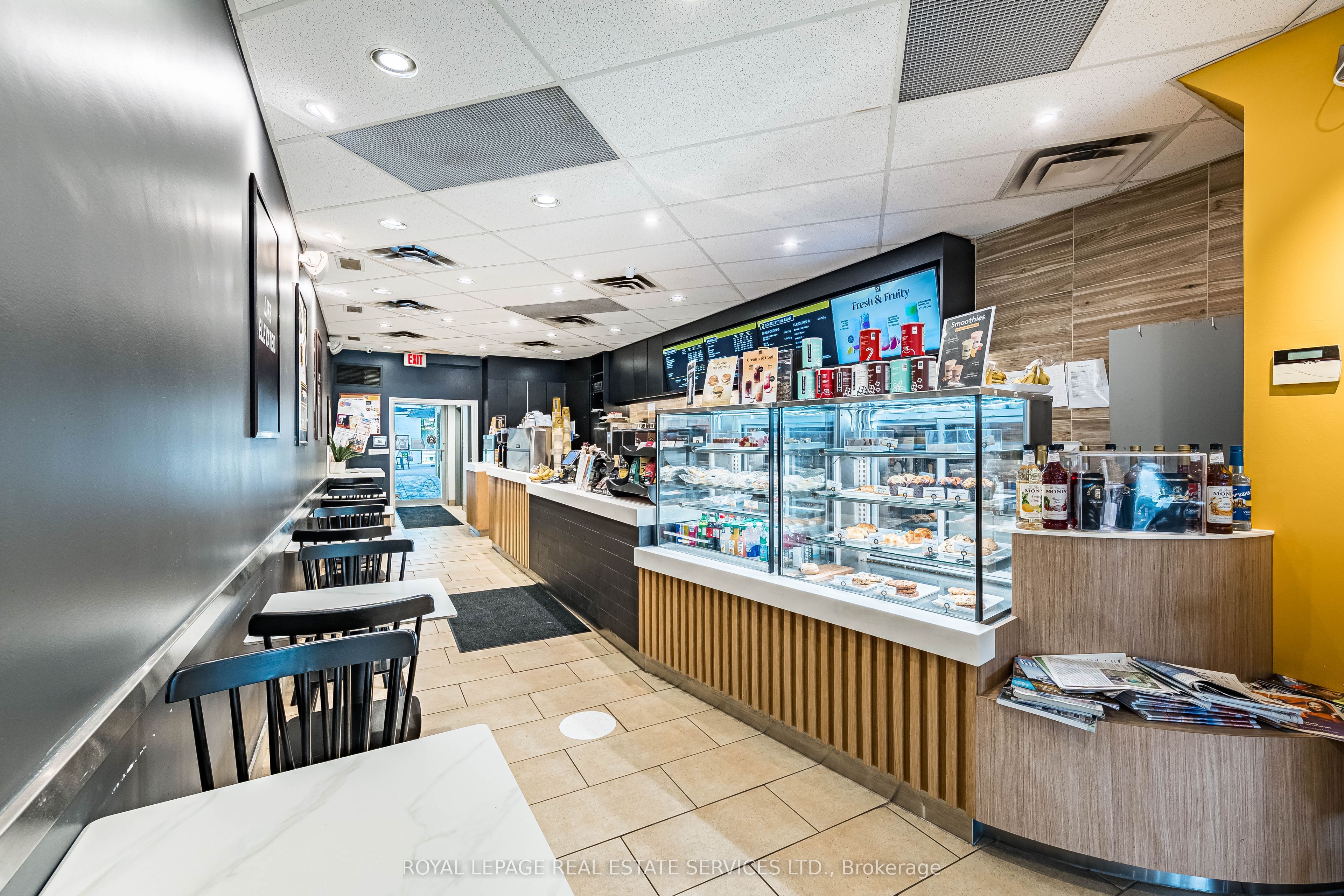 2340 Bloor Street W Property Photo 6
