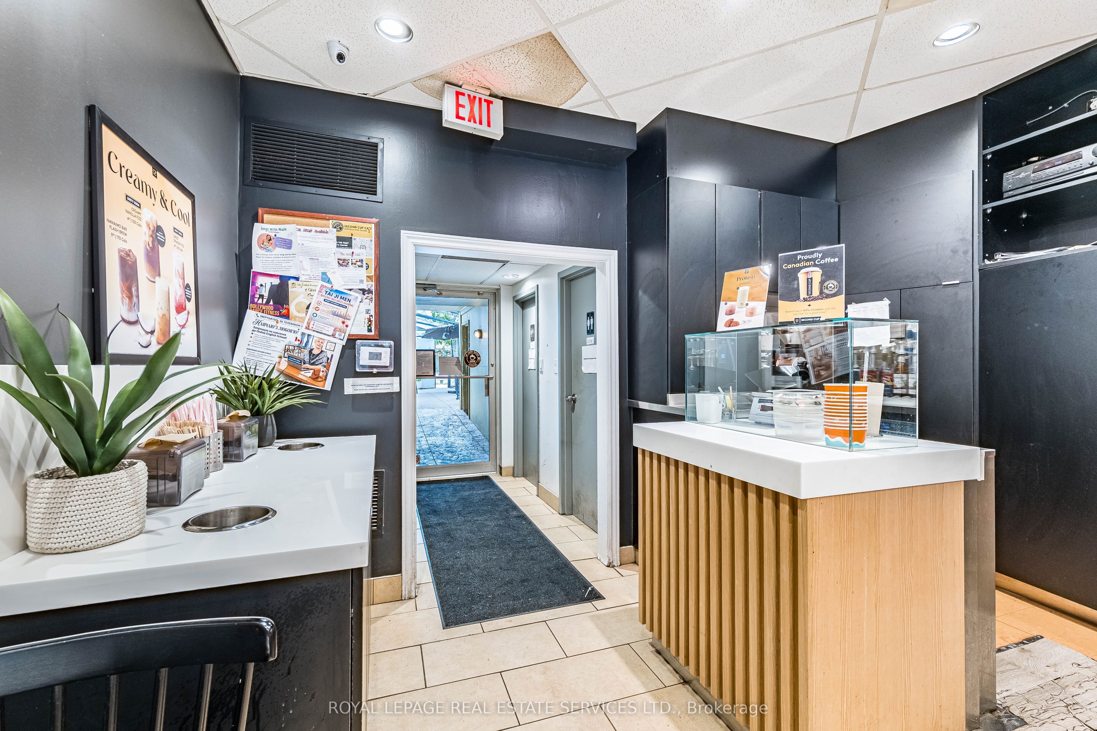 2340 Bloor Street W Property Photo 10