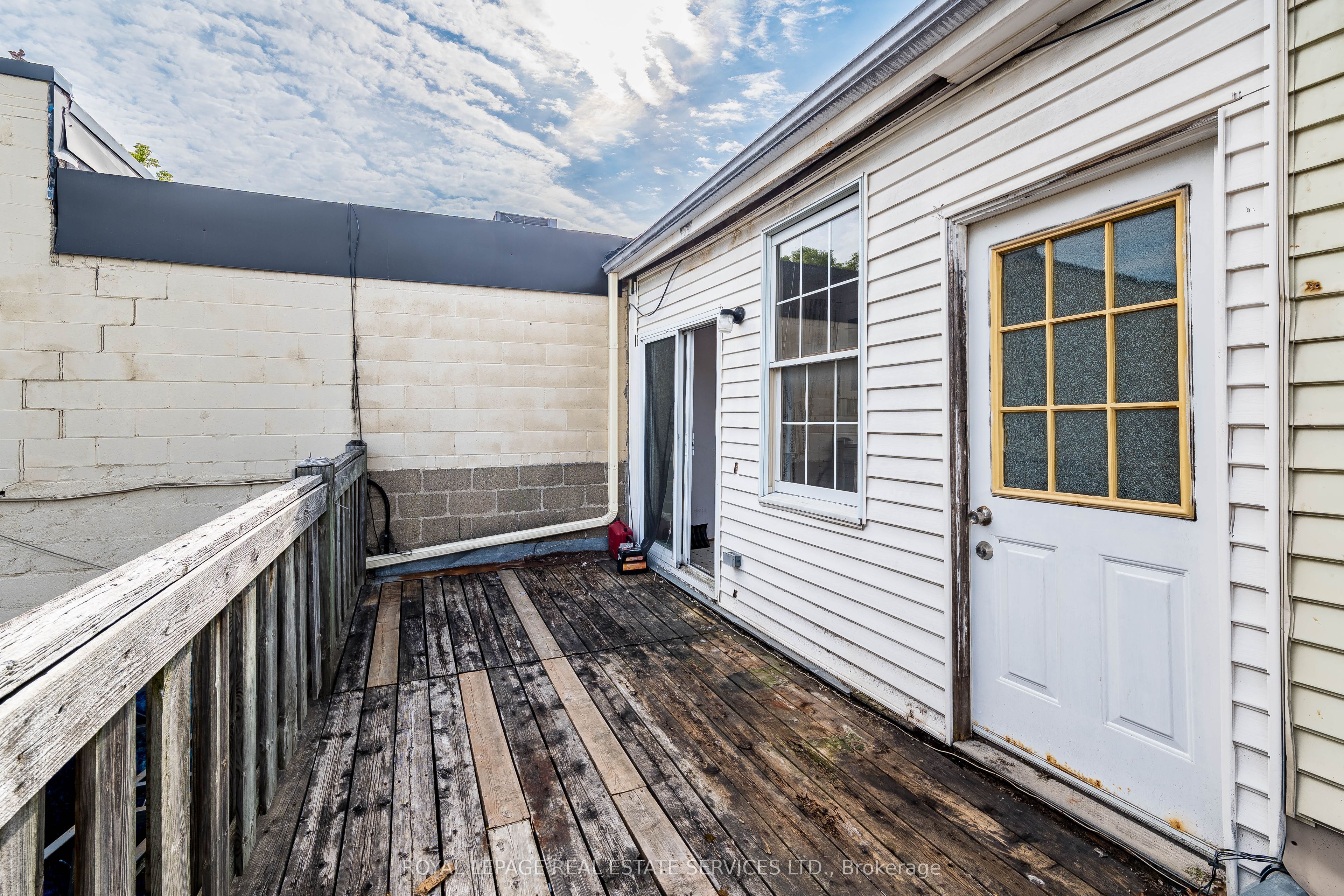 2340 Bloor Street W Property Photo 15