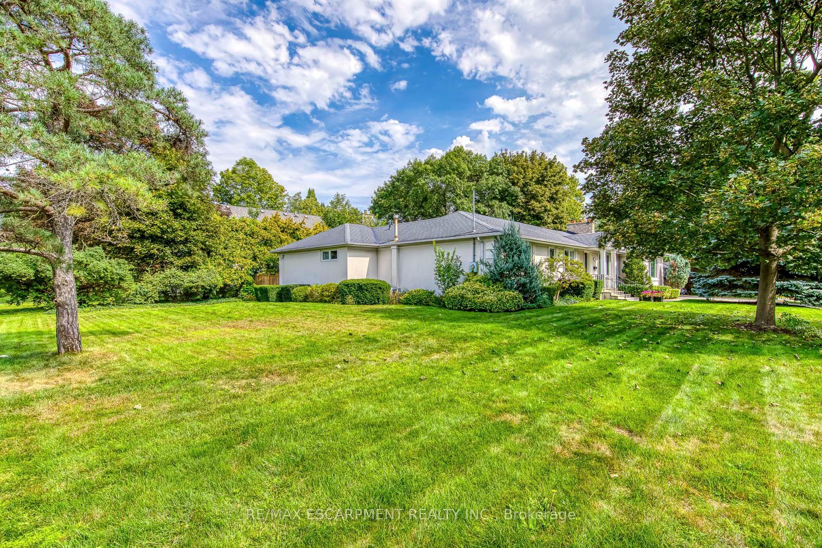 281 Pinehurst Drive Property Photo 2