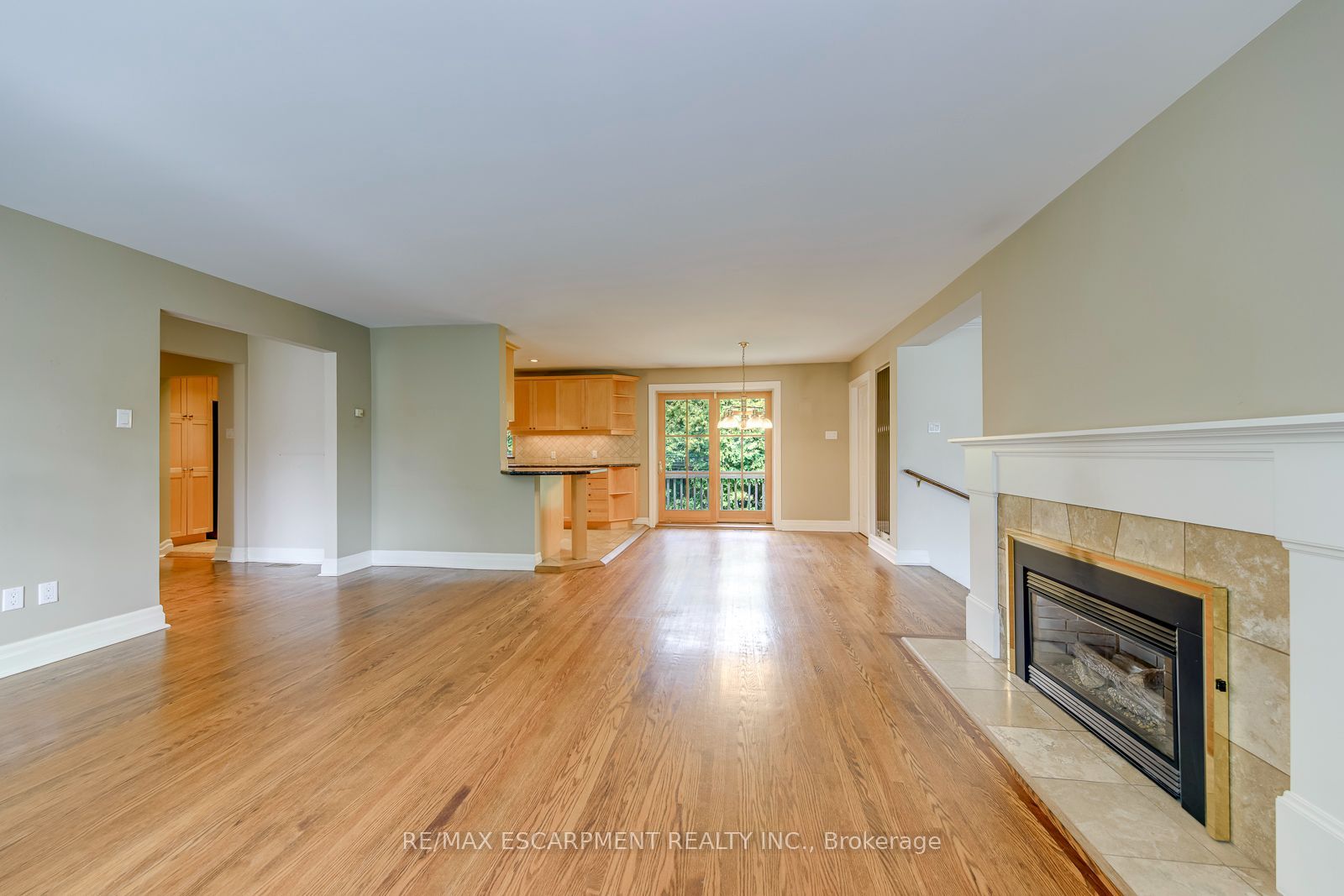 281 Pinehurst Drive Property Photo 8