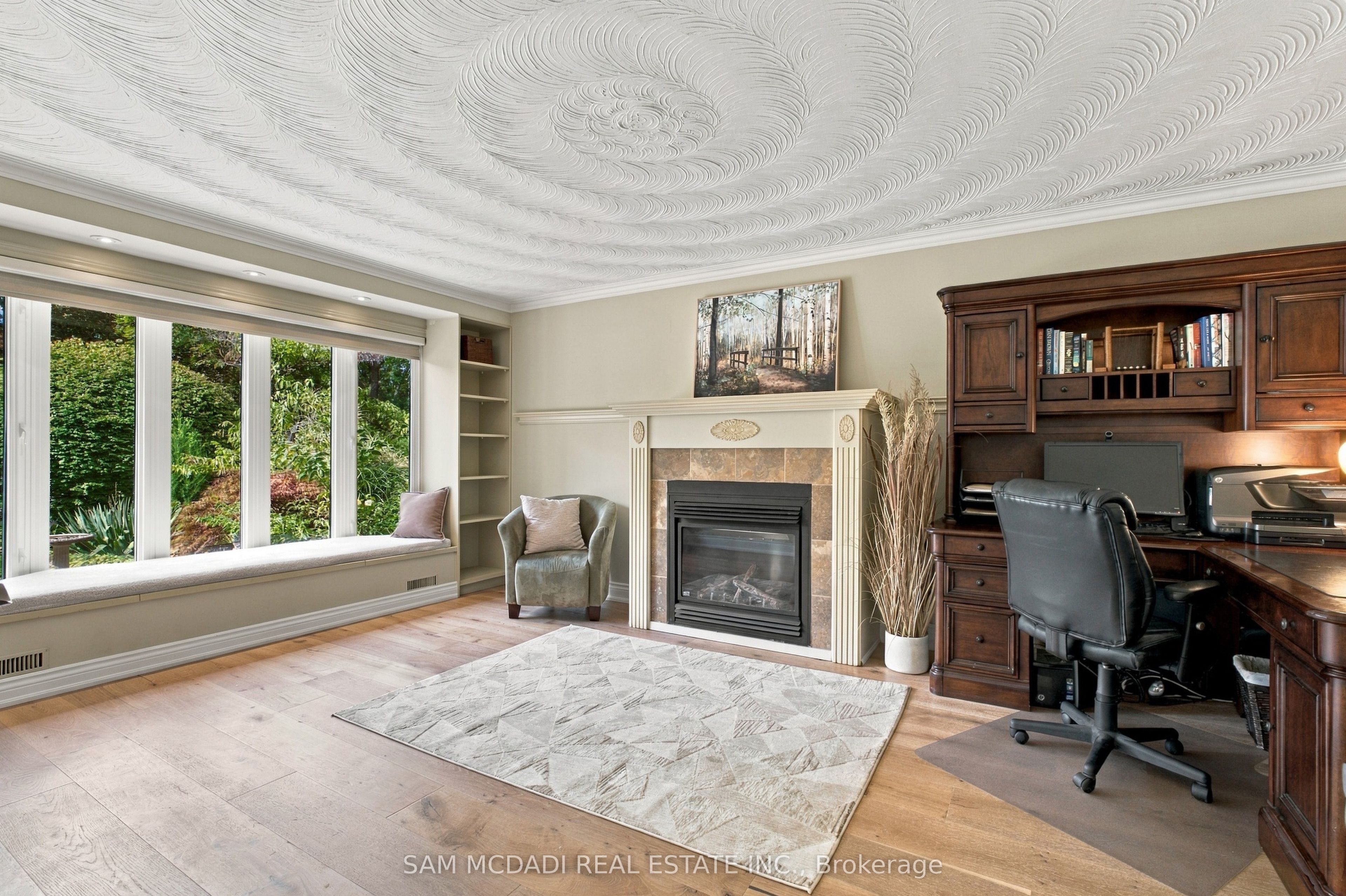 1664 Howat Crescent Property Photo 8