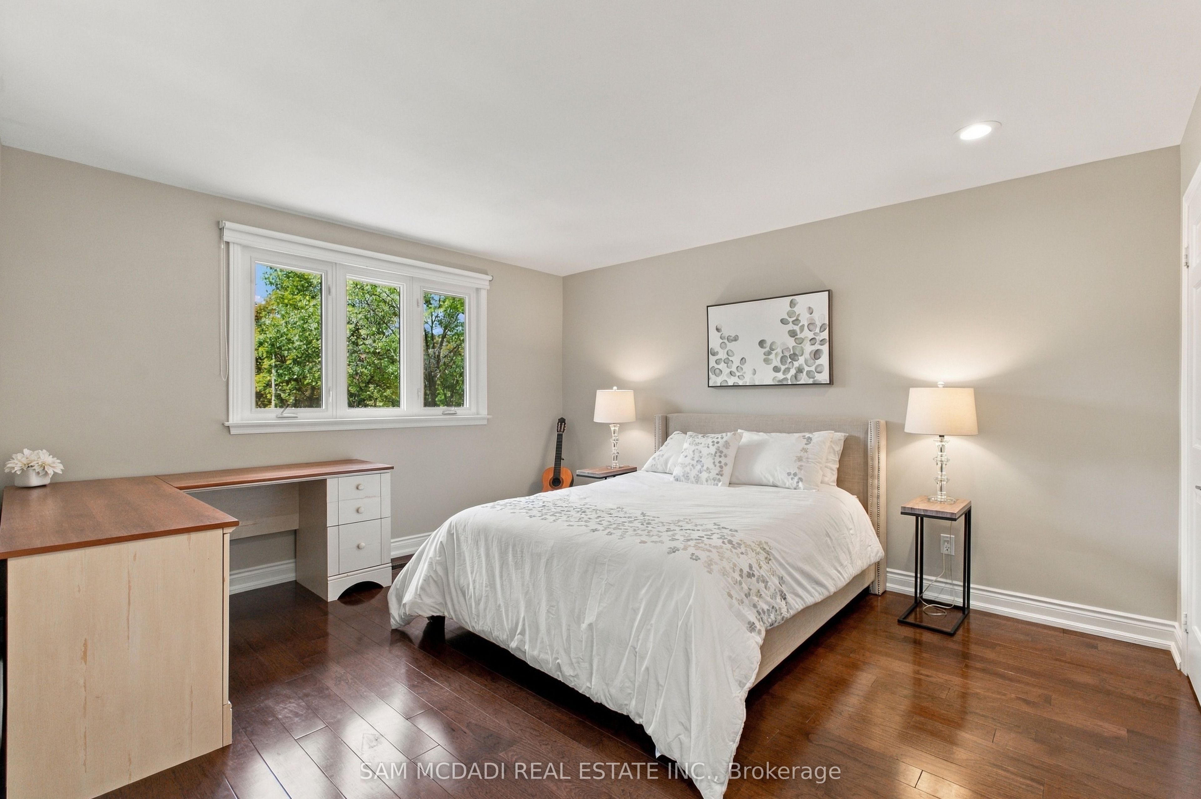 1664 Howat Crescent Property Photo 20