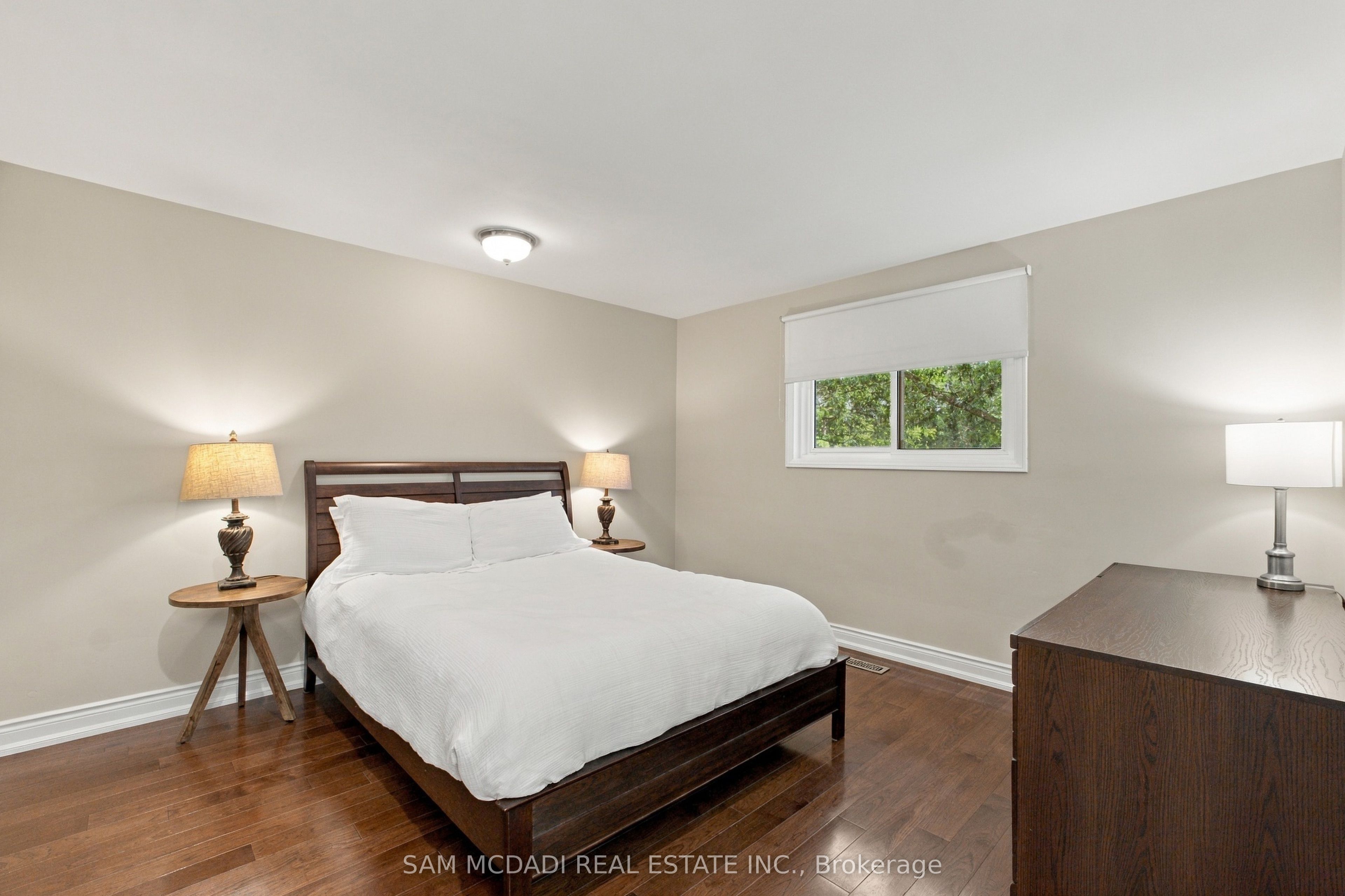 1664 Howat Crescent Property Photo 21