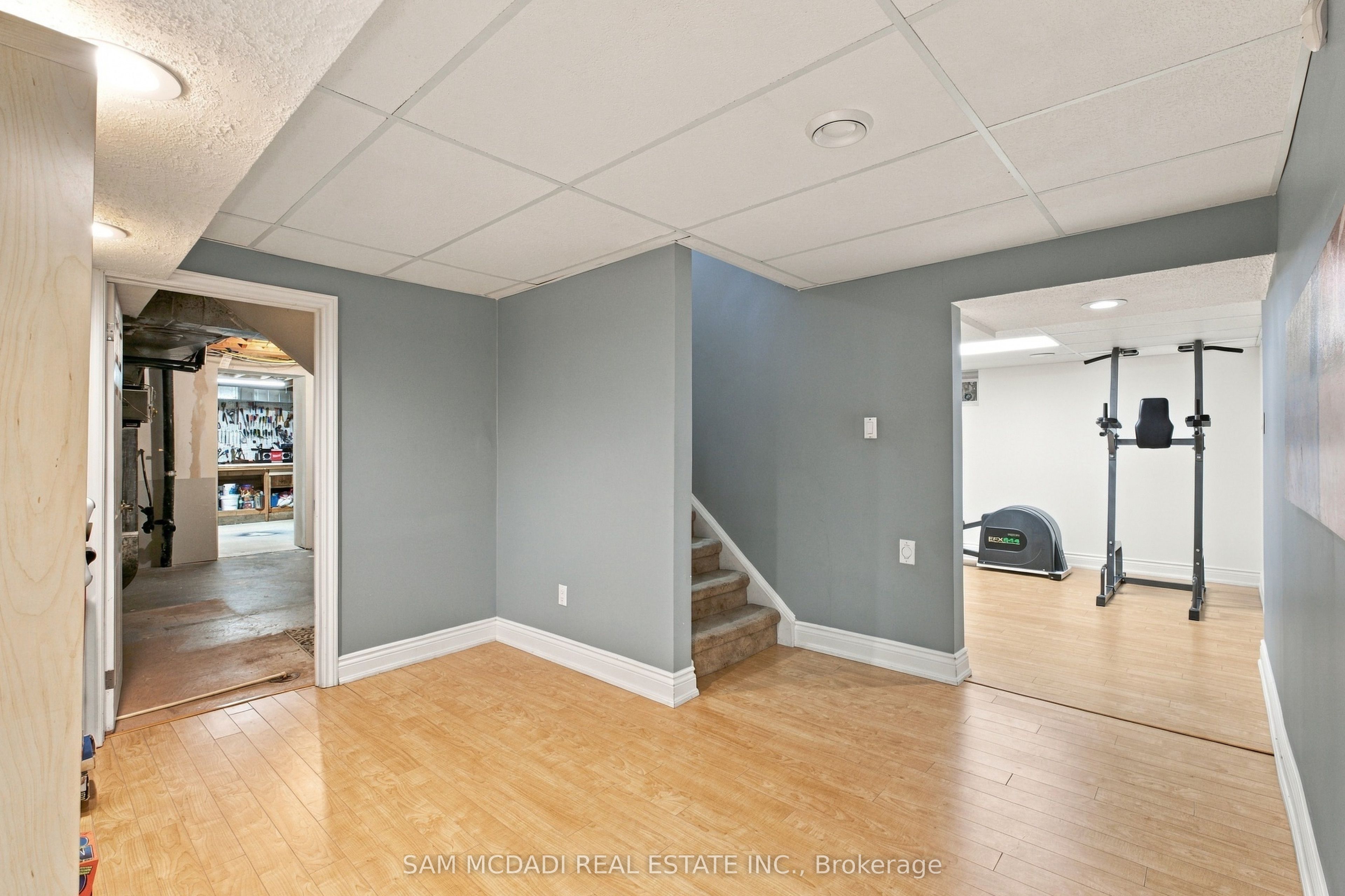1664 Howat Crescent Property Photo 27