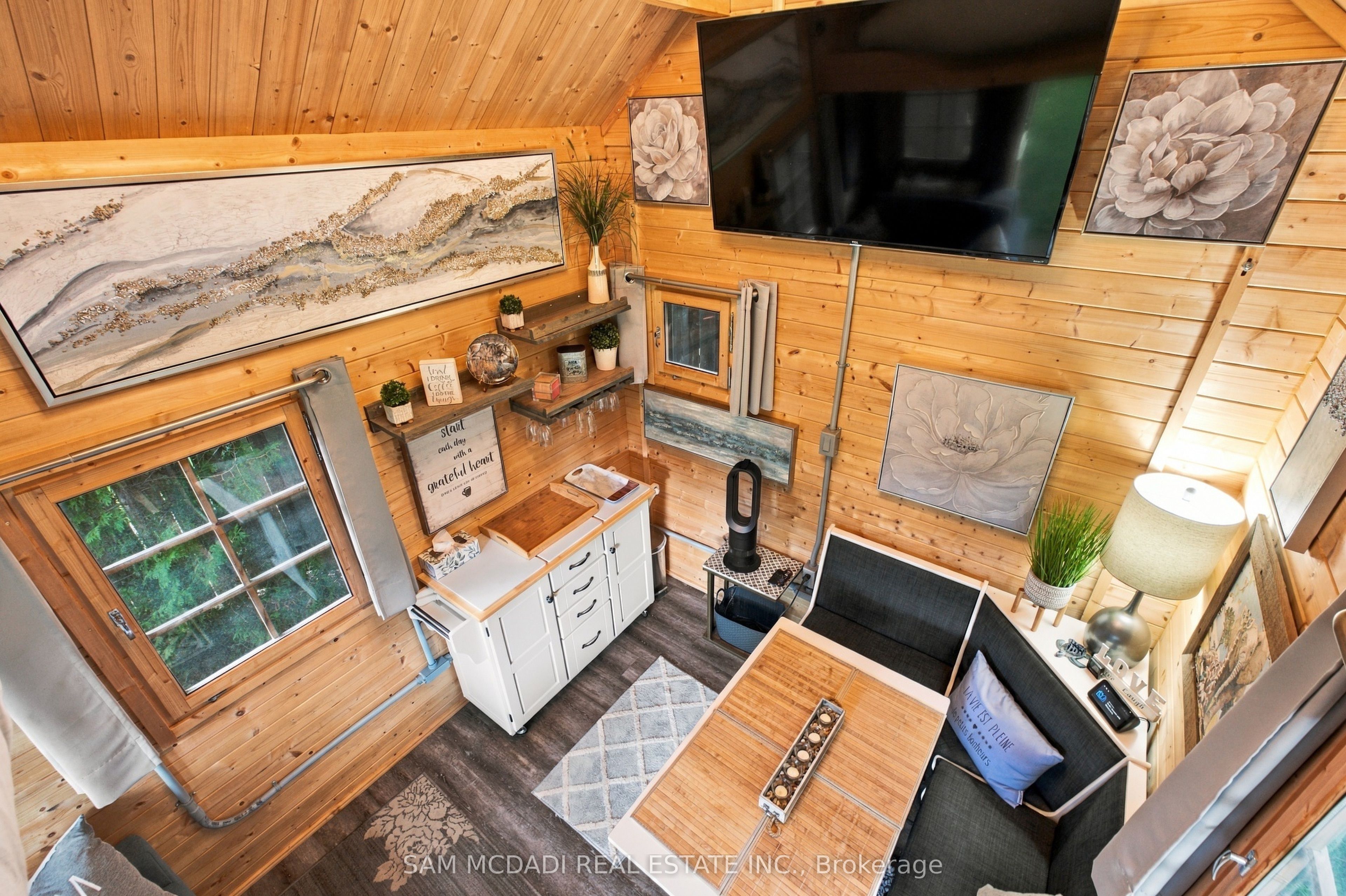 1664 Howat Crescent Property Photo 38