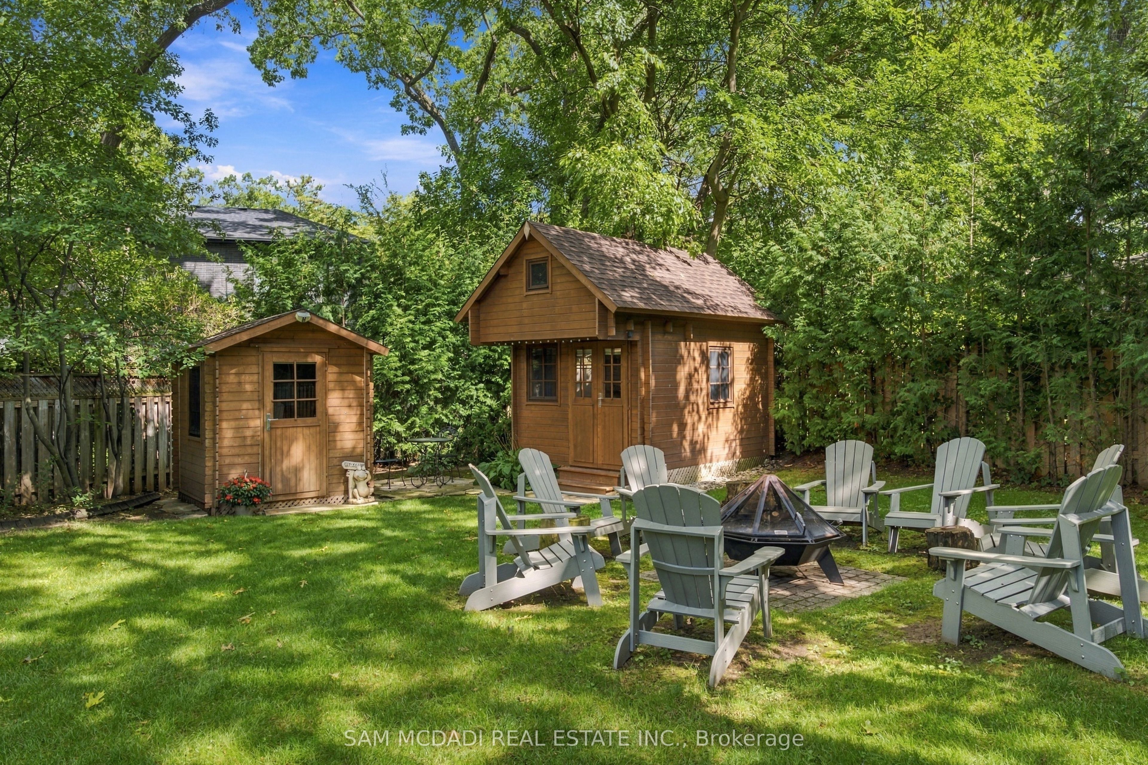 1664 Howat Crescent Property Photo 40