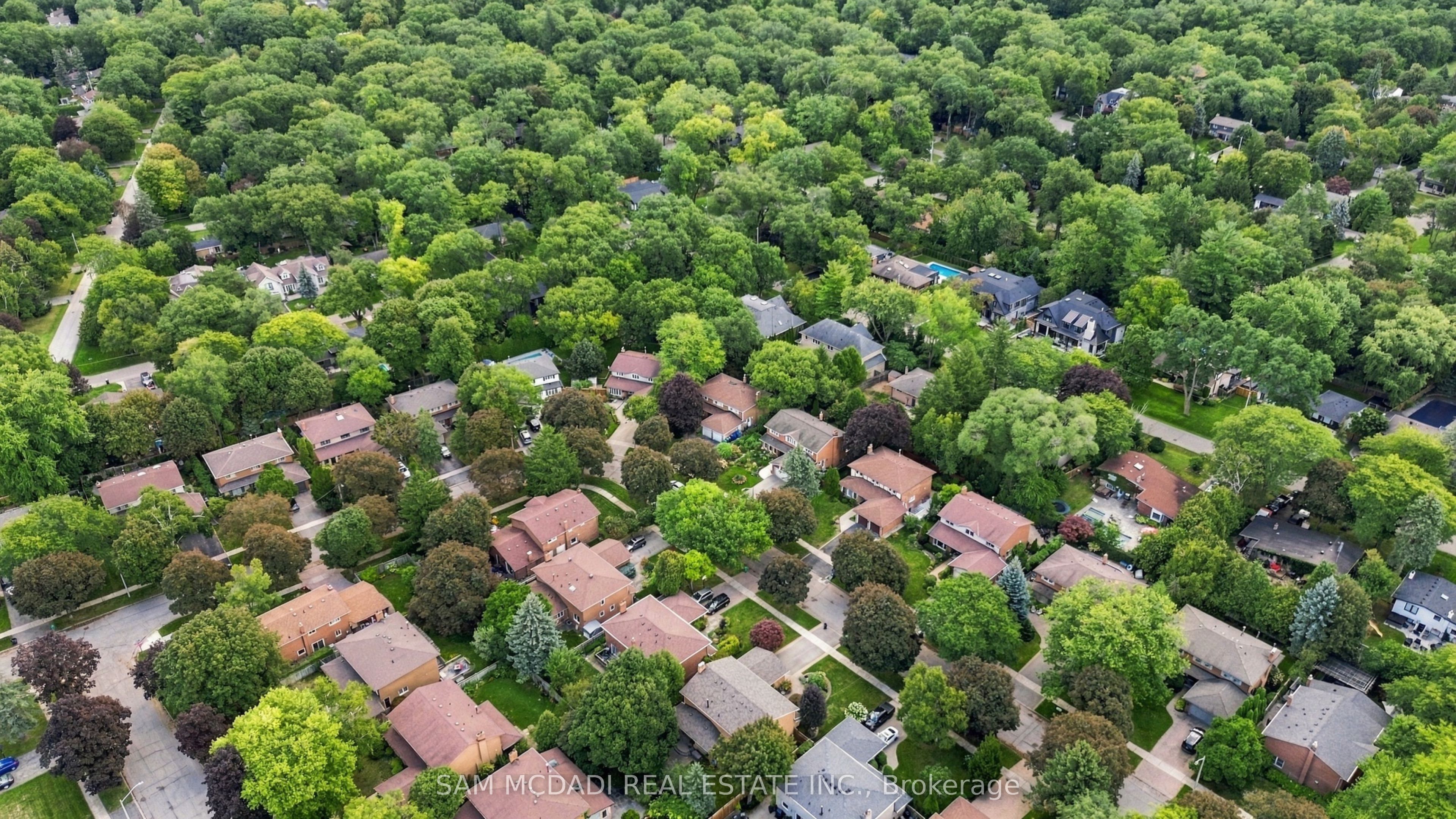 1664 Howat Crescent Property Photo 42