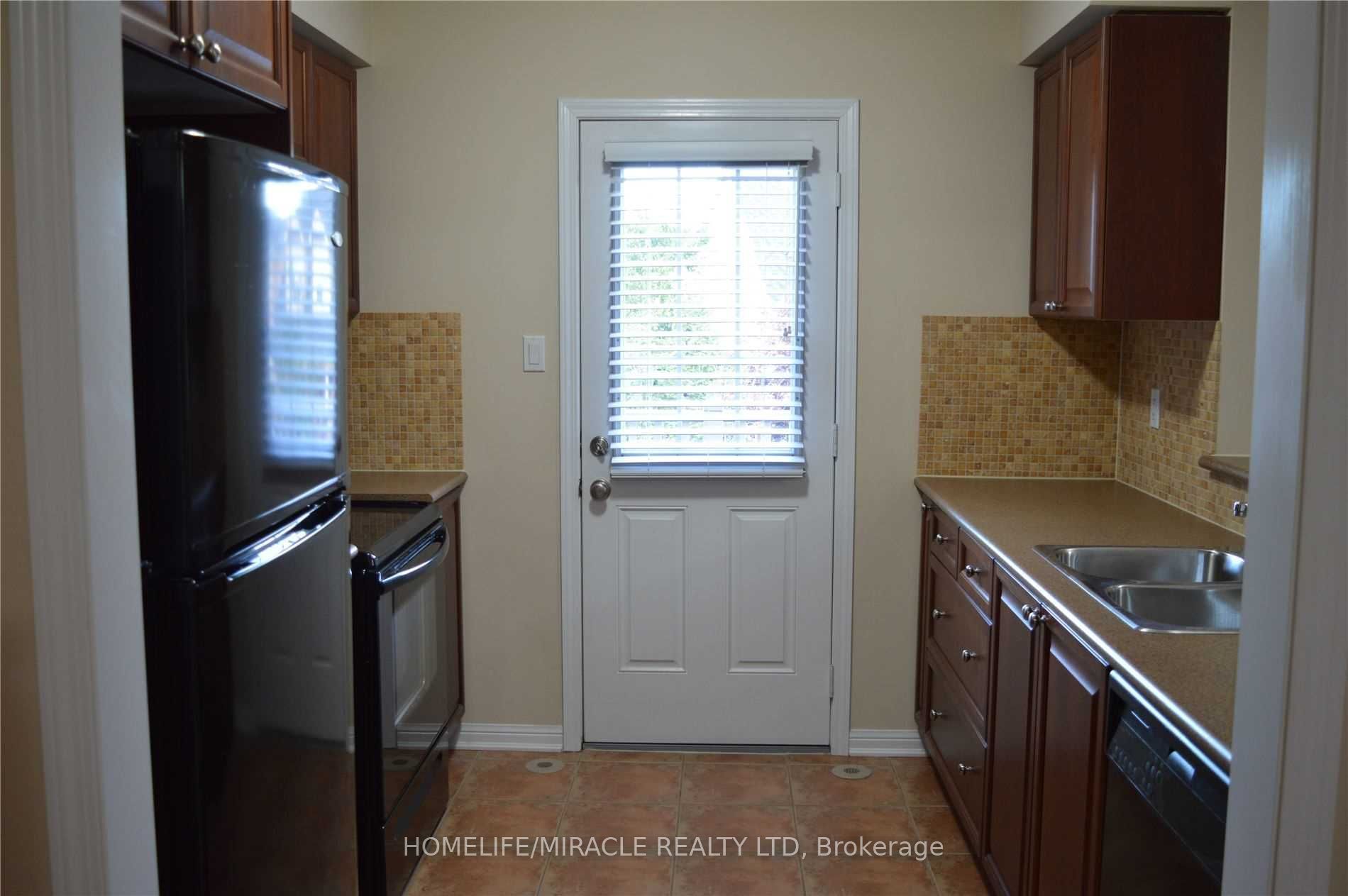 918 Burgess Gardens Property Photo 5